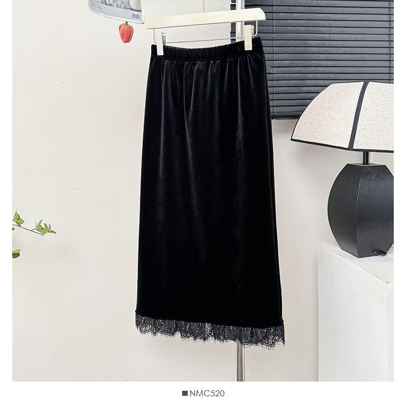 Fleece-Lined Velvet High-Waist Midi Skirt With Lace Hem Product Image