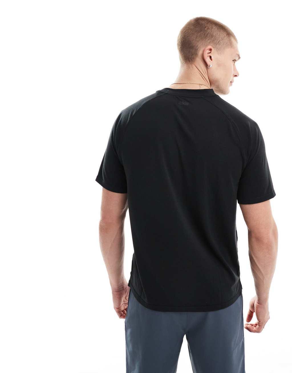 4505 Icon performance jersey oversized boxy training t-shirt in black  Product Image