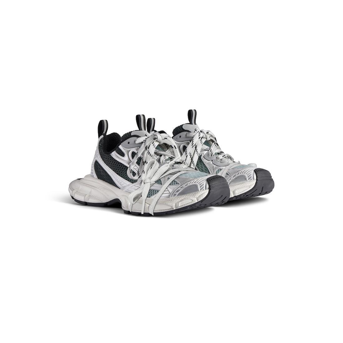 Women's 3xl Gradient Sneaker  in Black/grey/white Product Image