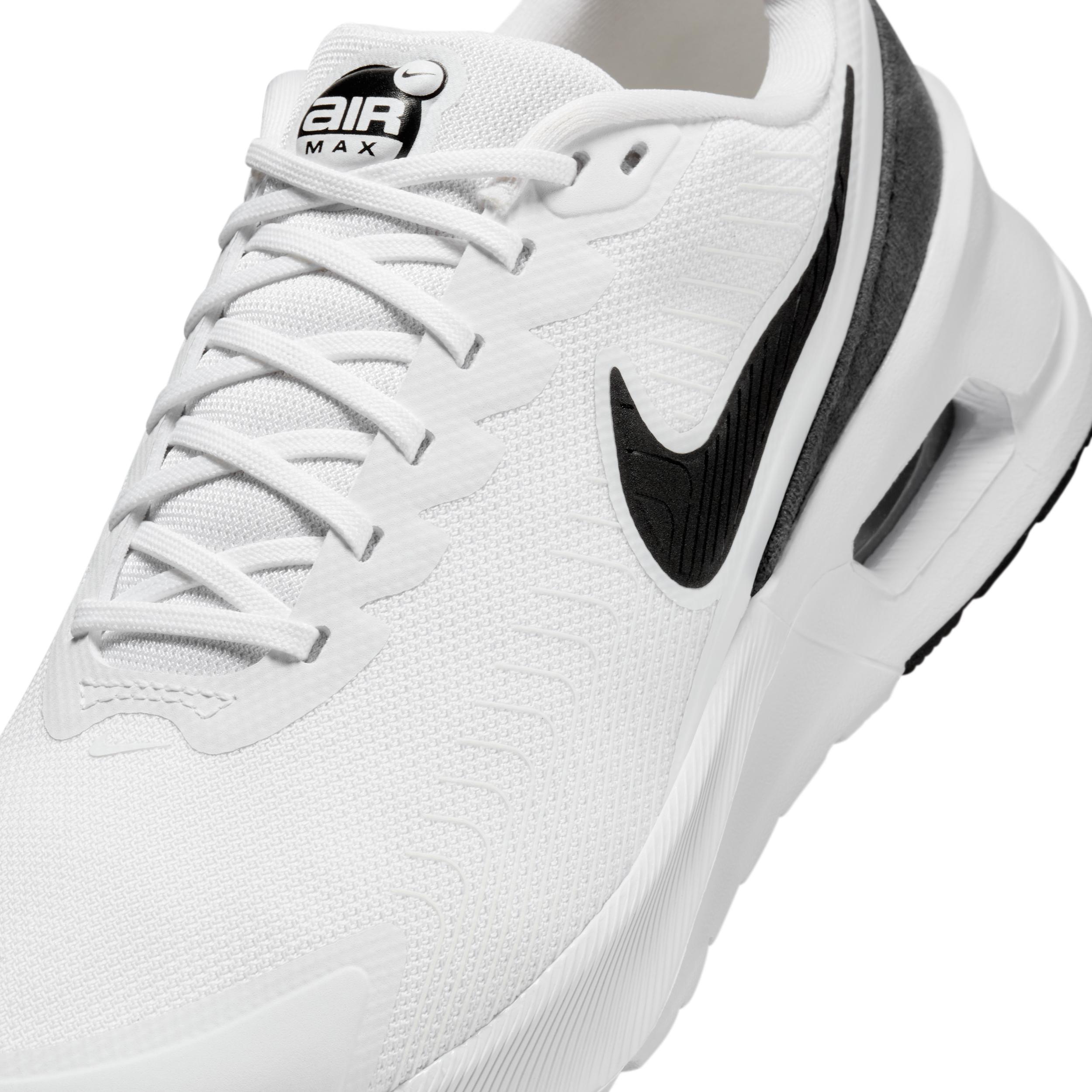 Nike Women's Air Max Nuaxis Shoes Product Image