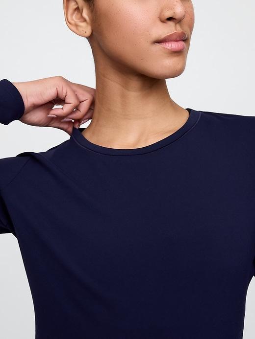 GapFit Lightweight Performance T-Shirt Product Image