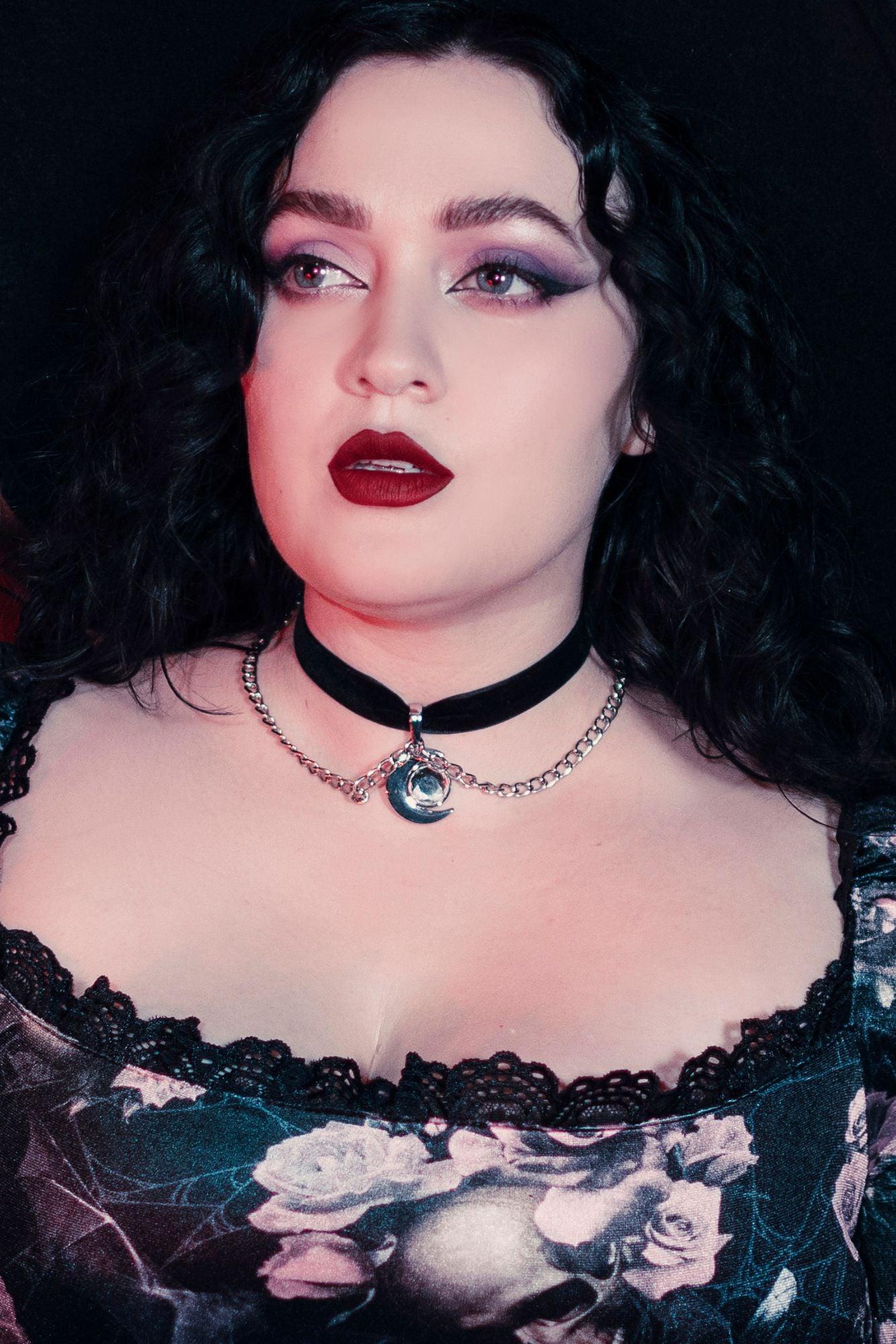 Moonstone Choker Female Product Image