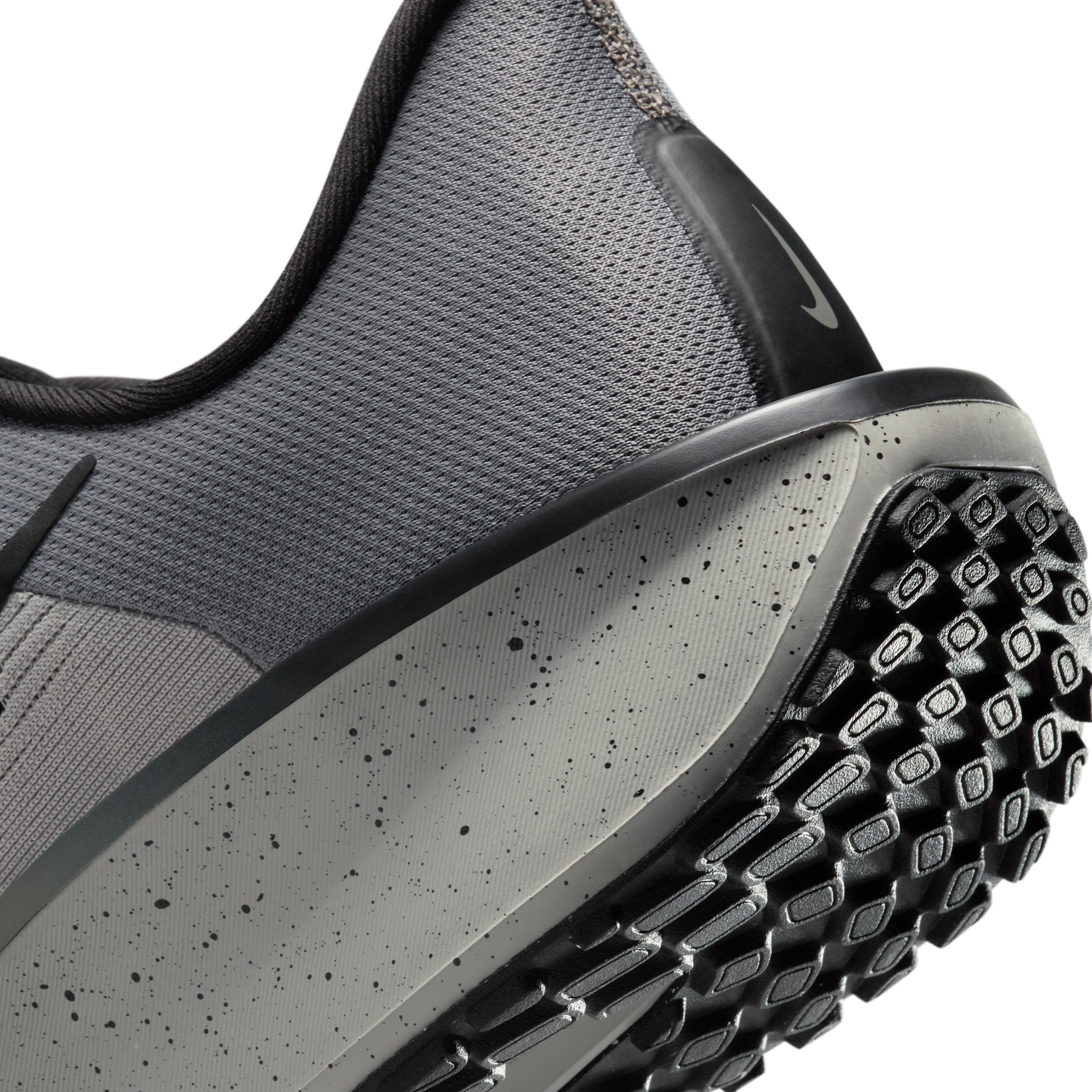 Nike Men's Quest 6 Road Running Shoes Product Image