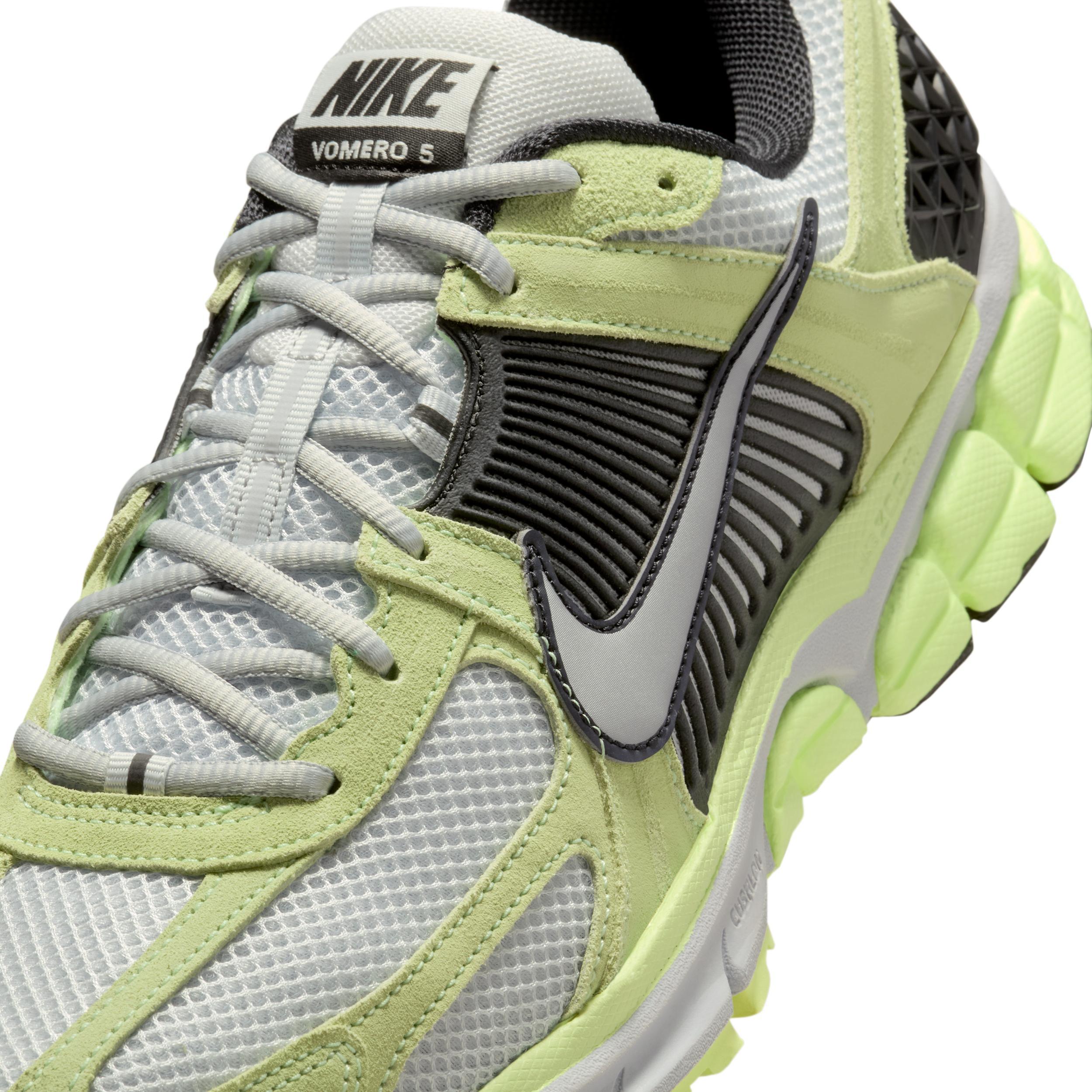 Nike Men's Zoom Vomero 5 Shoes Product Image