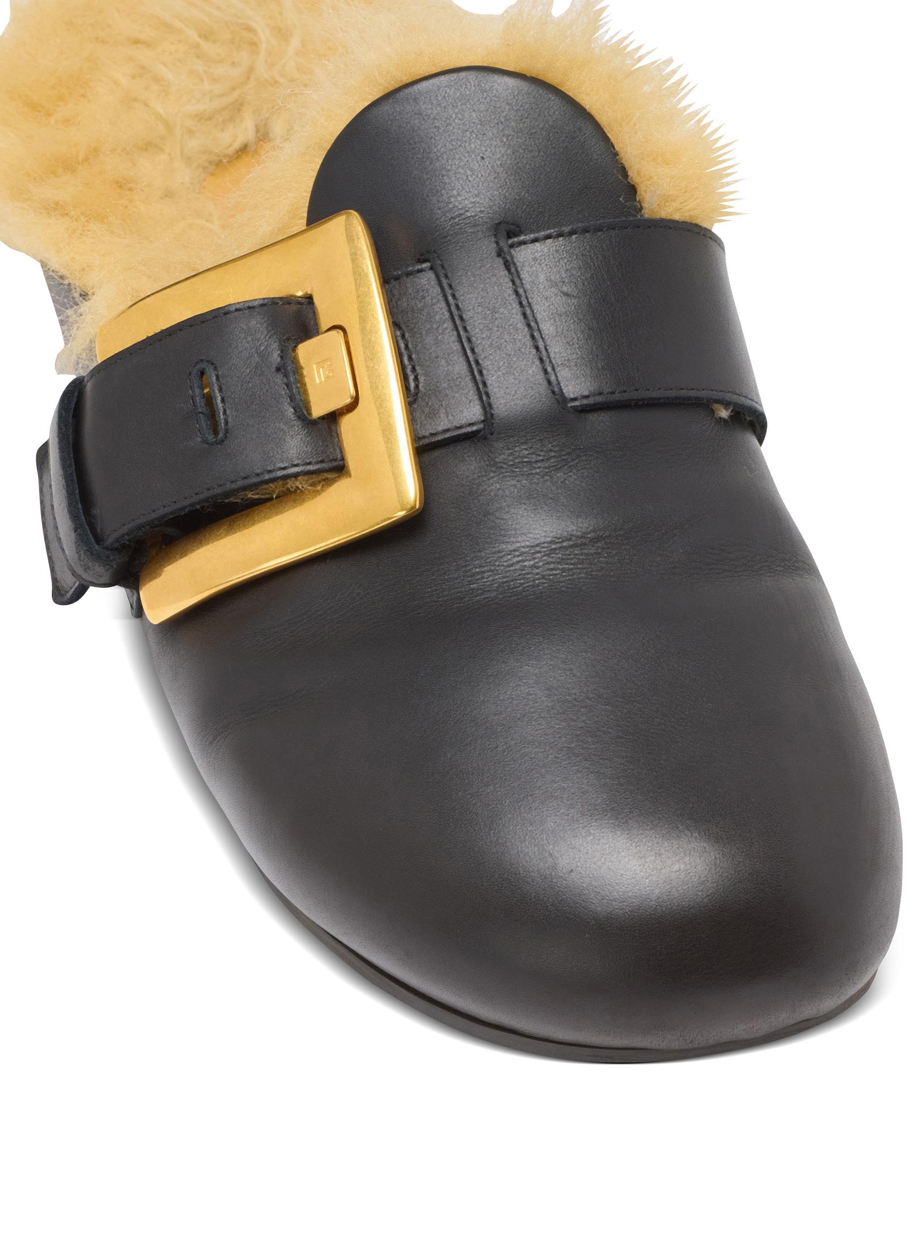Flat leather and faux fur mules Product Image