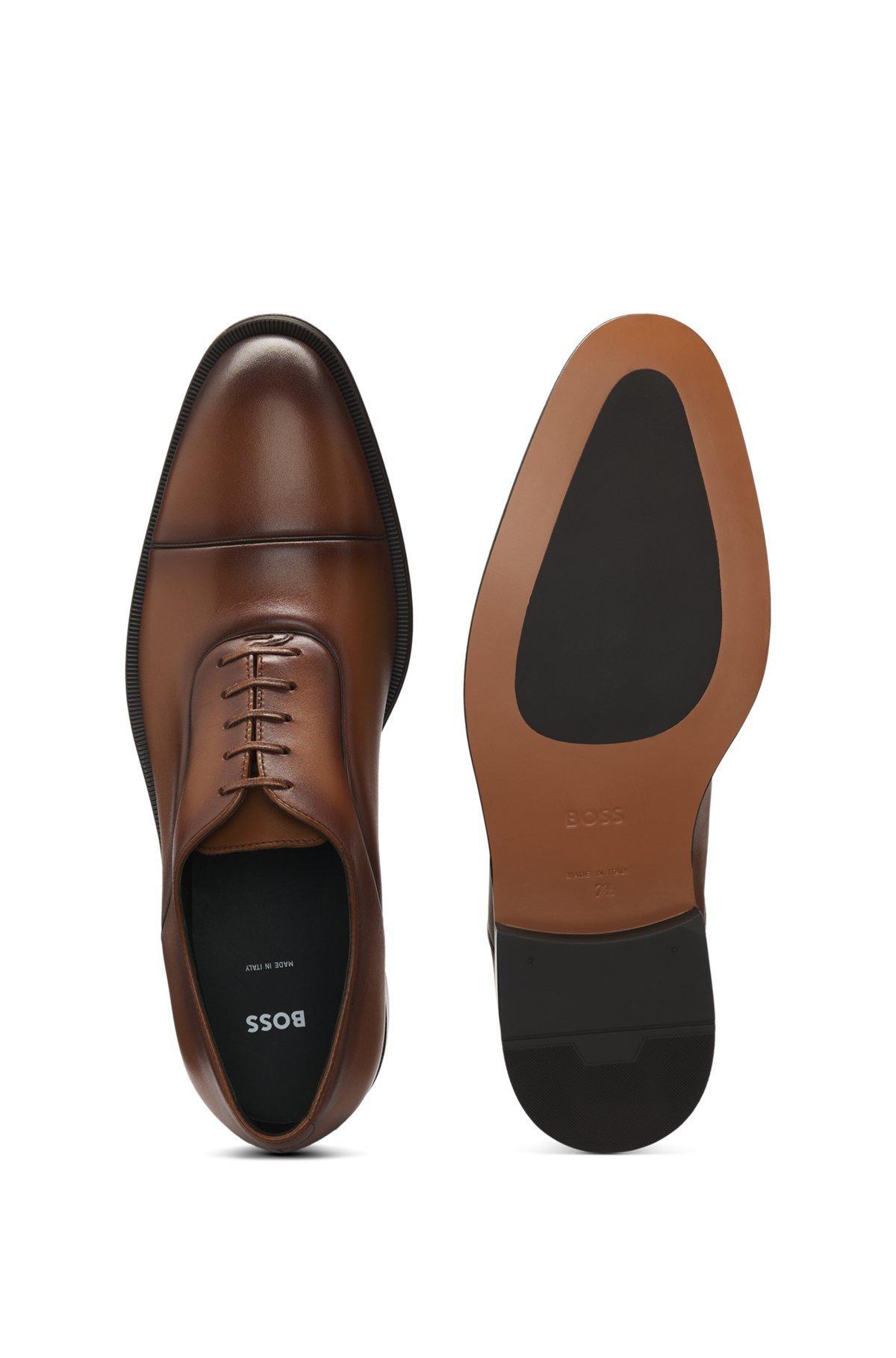 Captoe Oxford shoes in smooth leather Product Image