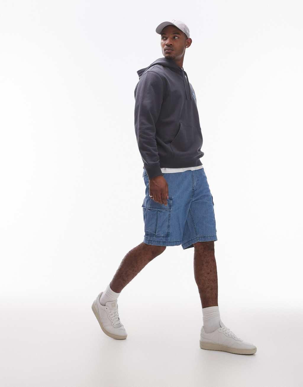 Levi's carrier cargo 2 denim shorts in light wash Product Image