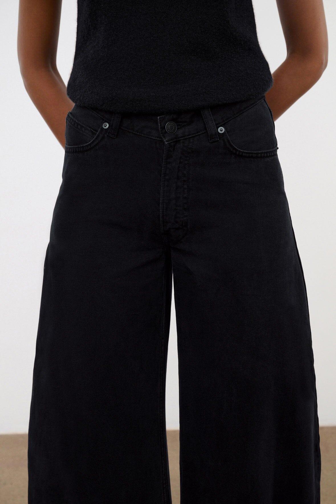 JACKSON STUDDED BARREL JEAN | BLACK Product Image