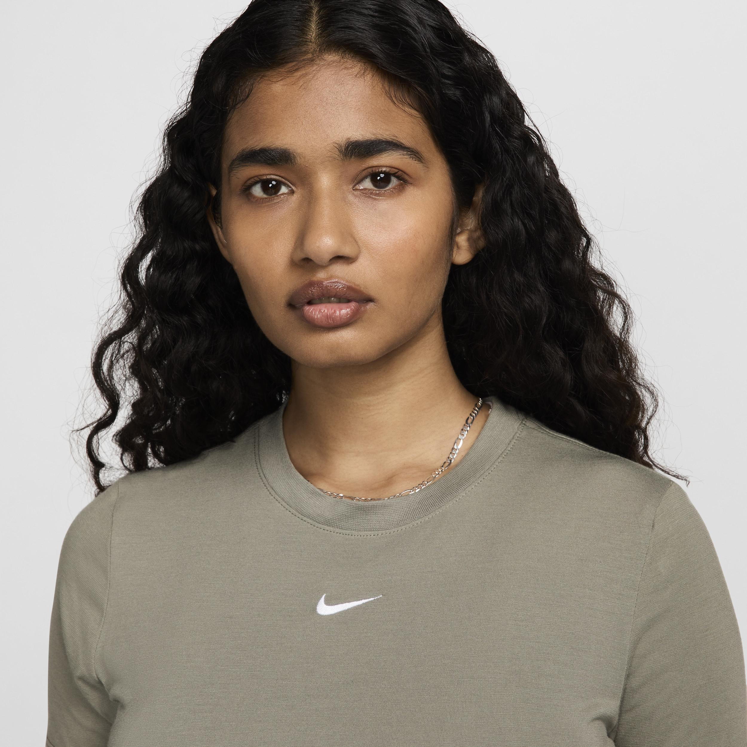 Women's Nike Sportswear Essential Slim Cropped T-Shirt Product Image