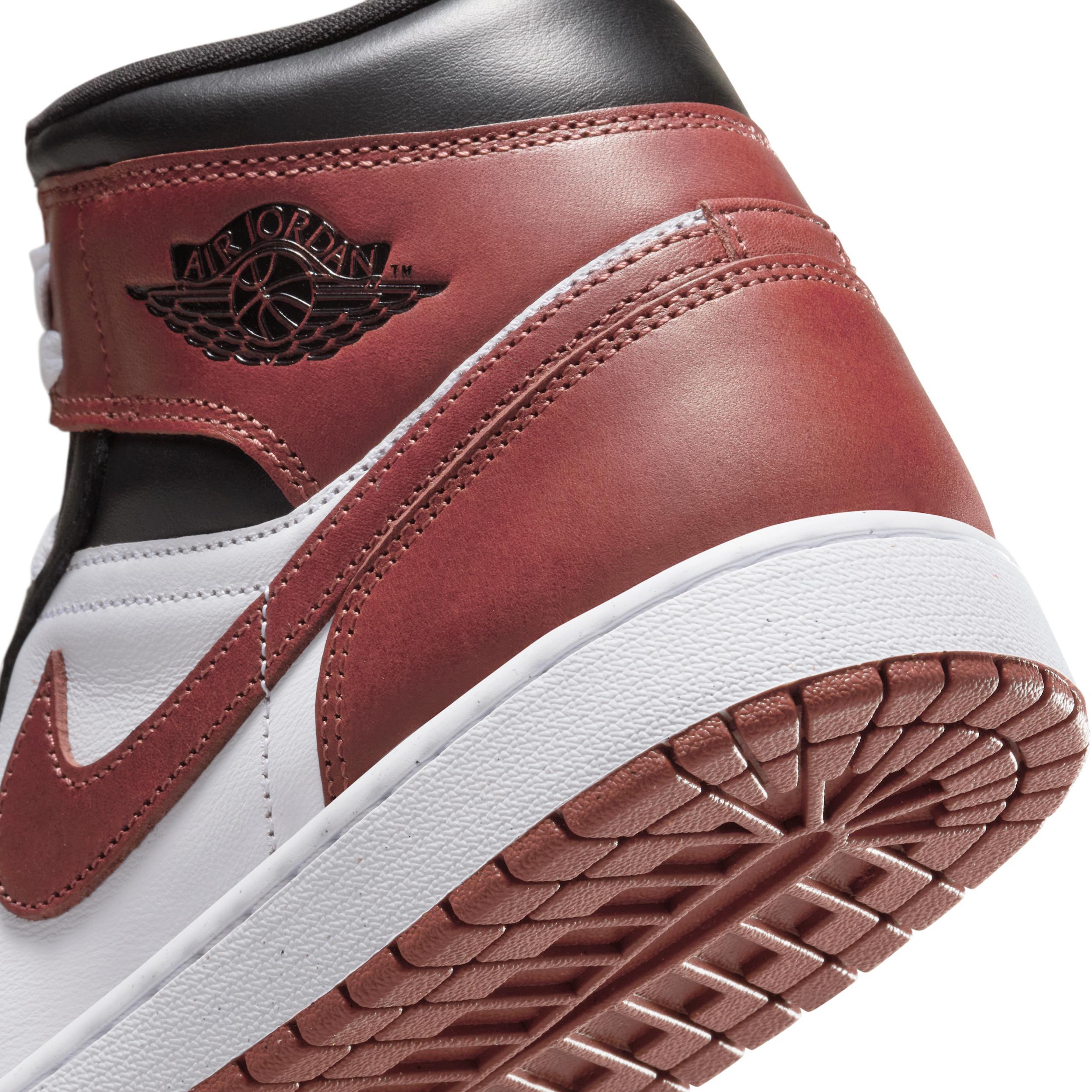 Men's Air Jordan 1 Mid SE Shoes Product Image