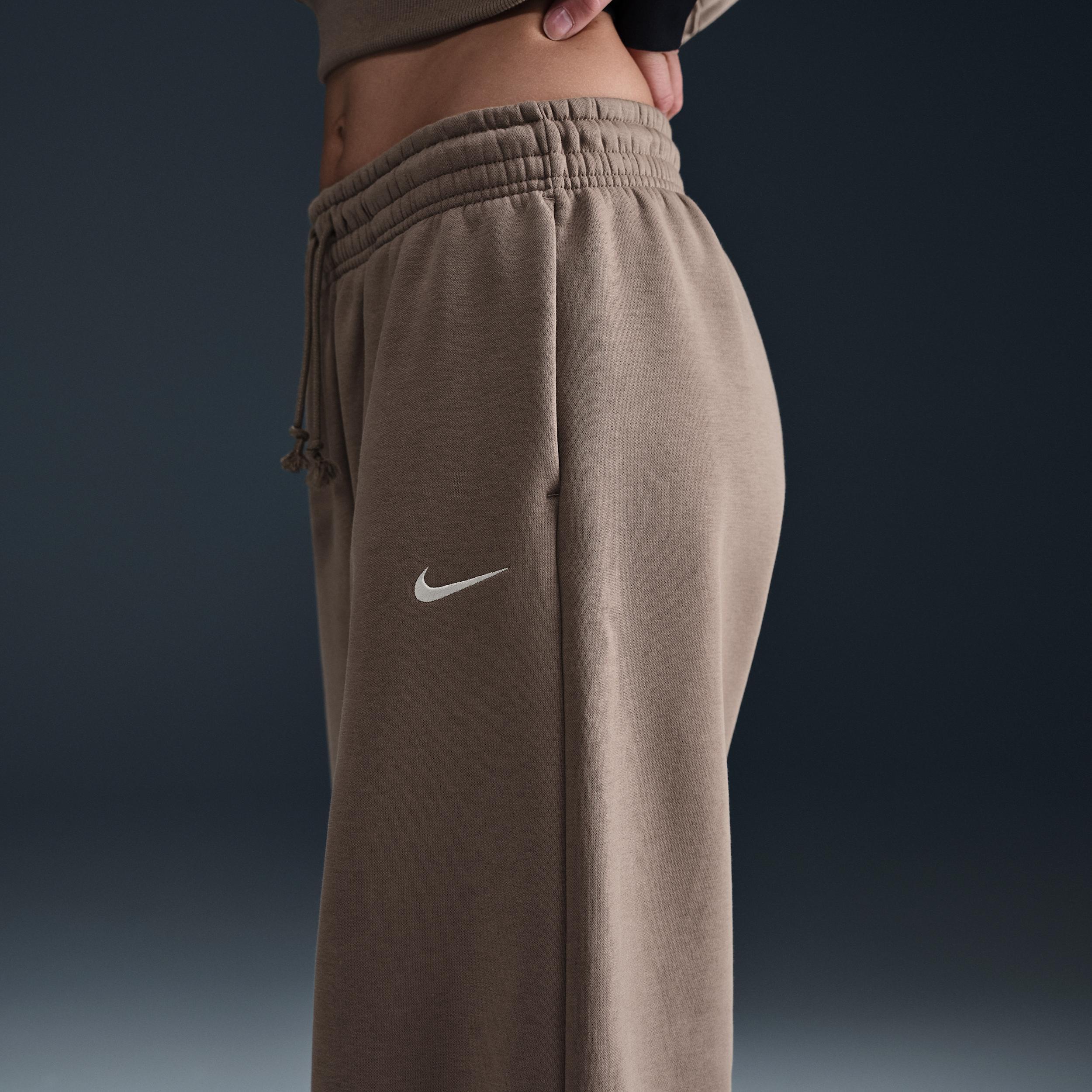Women's Nike Sportswear Phoenix Fleece Mid-Rise Oversized Tapered Pants Product Image