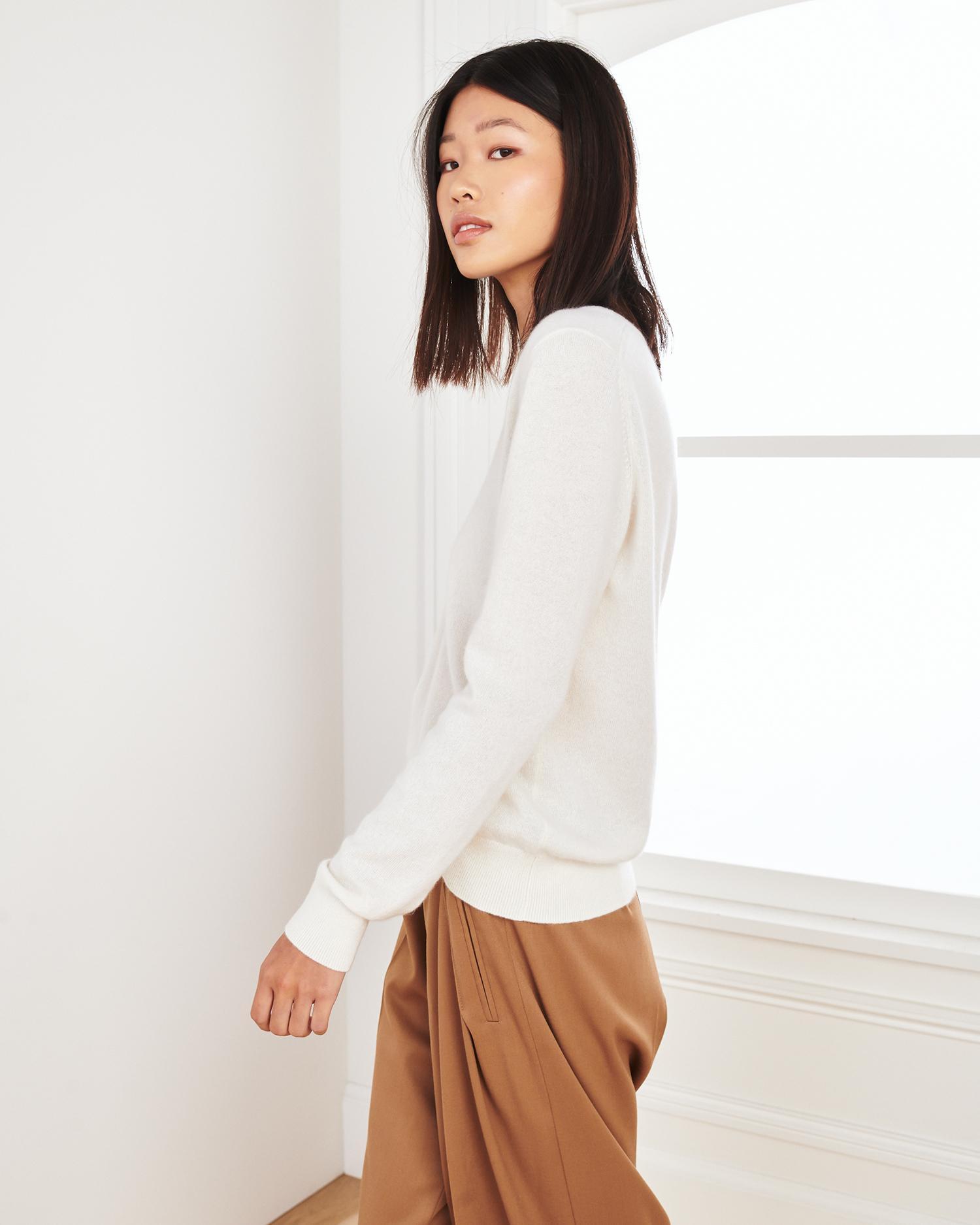 Quince | Women's Mongolian Cashmere V-Neck Sweater Size XL Product Image