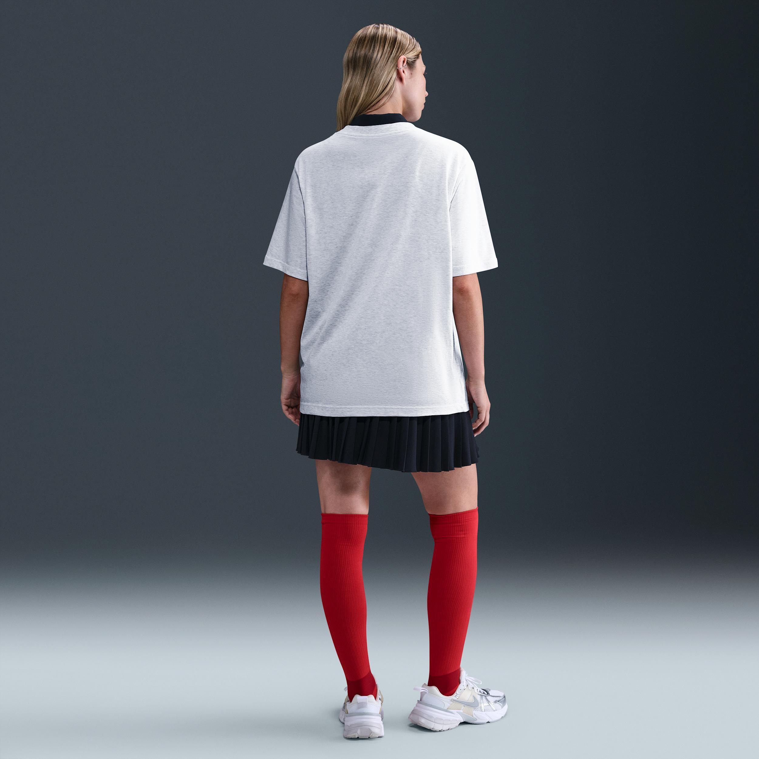 Nike Sportswear Essential Women's Graphic T-Shirt Product Image