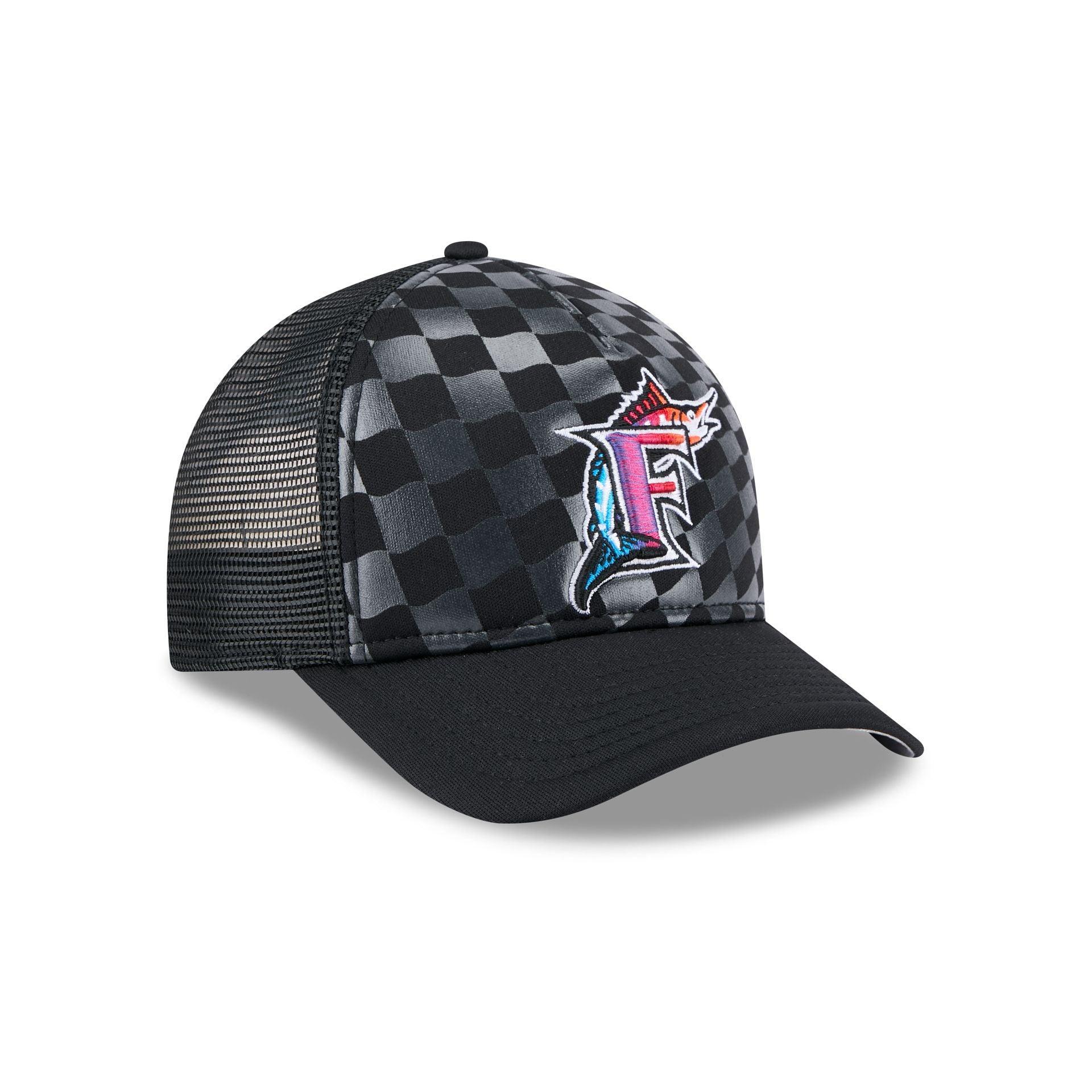 Miami Marlins Gradient Raceway 9FORTY M-Crown A-Frame Trucker Hat Male Product Image