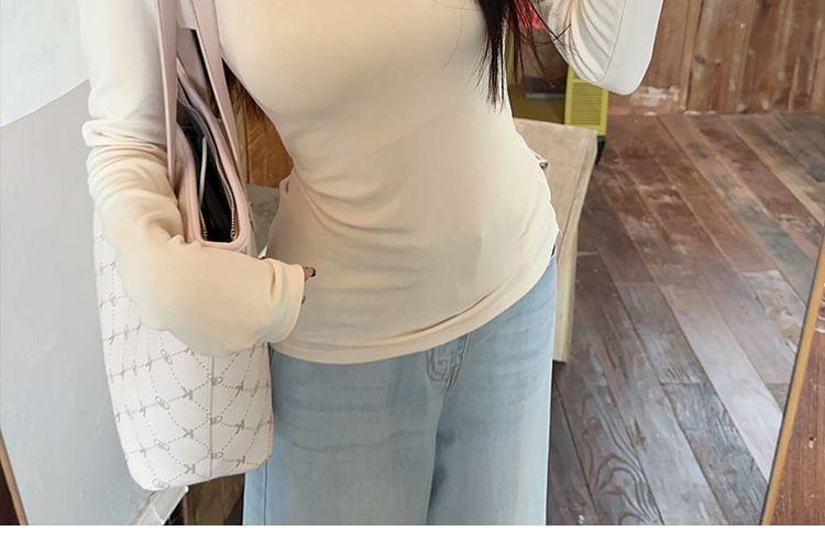 Long-Sleeve V-Neck Slim Fit Tee Product Image
