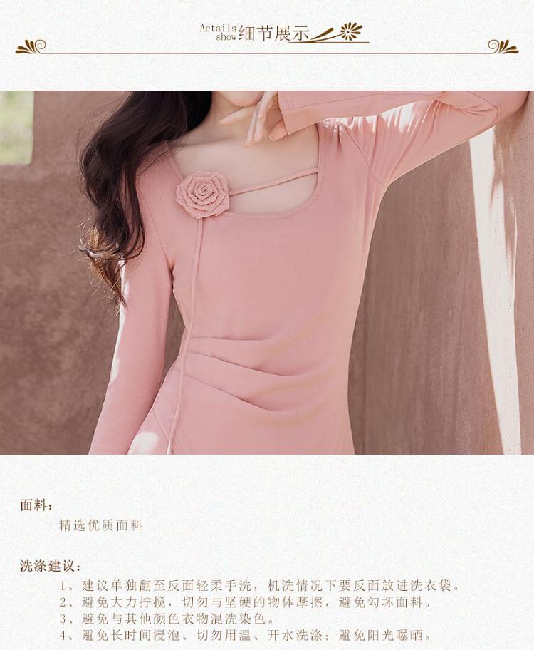 Long-Sleeve Scoop Neck Plain Slit Flower Accent Midi Sheath Knit Dress Product Image