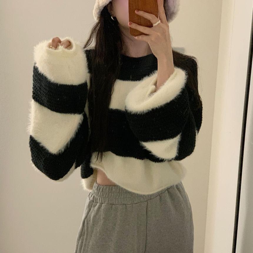 Round Neck Striped Cropped Sweater Product Image