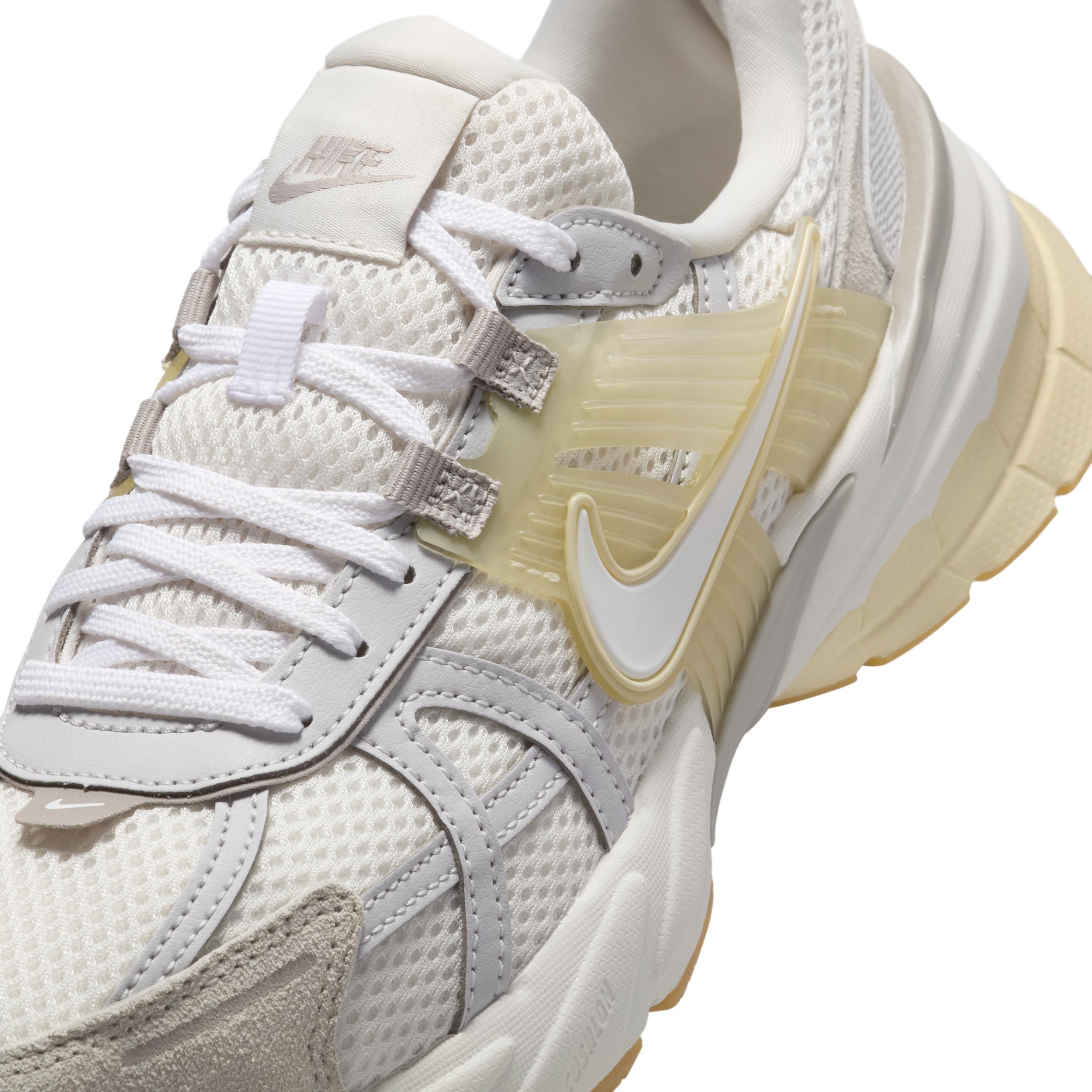 Nike Women's V2K Run Shoes Product Image