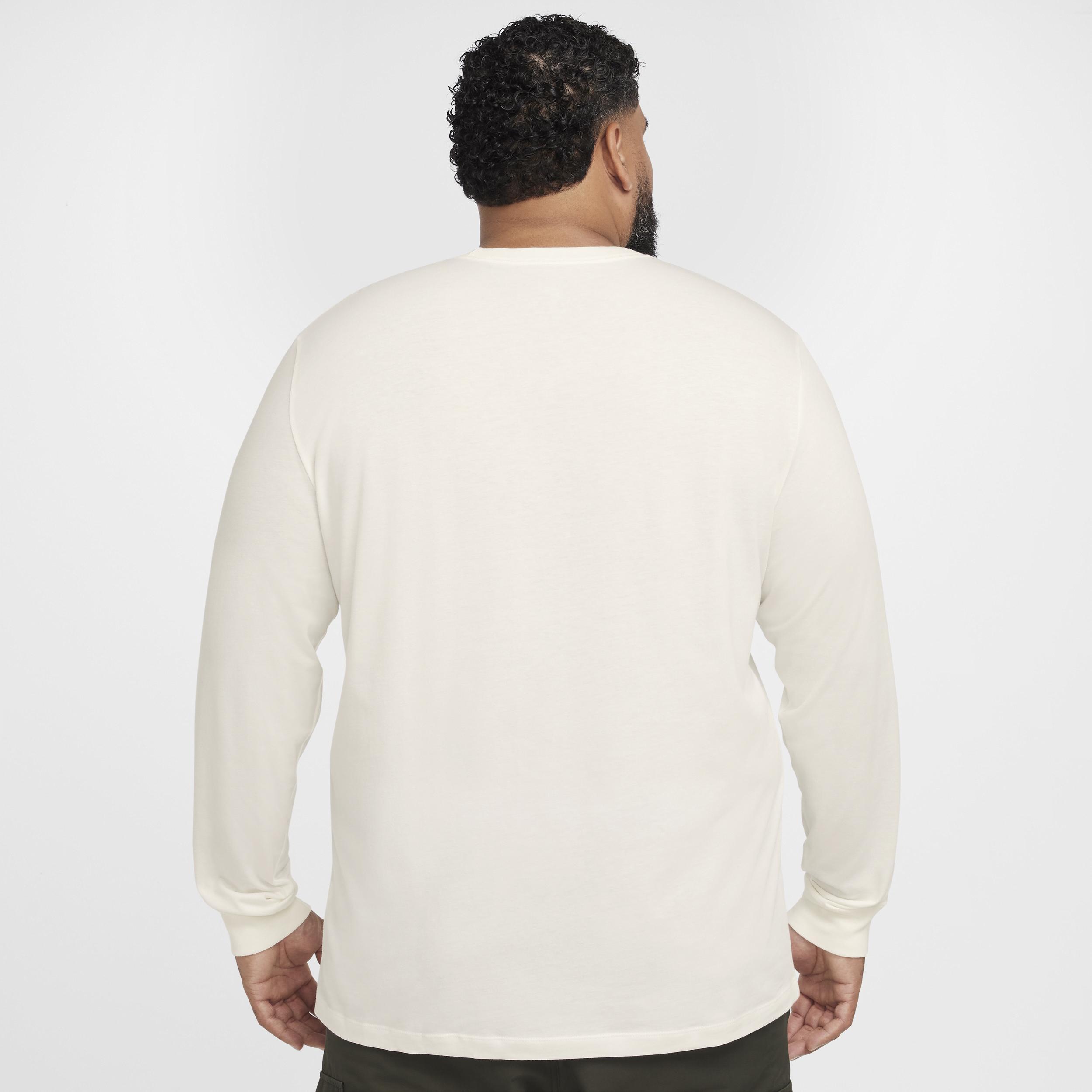 Men's Nike Sportswear Club Long-Sleeve T-Shirt Product Image