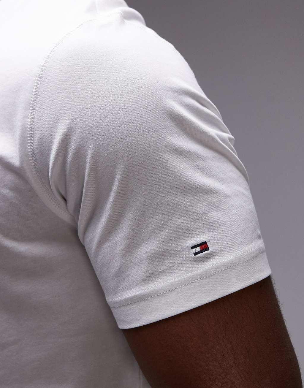 Tommy Hilfiger Large Logo T-Shirt in White Product Image