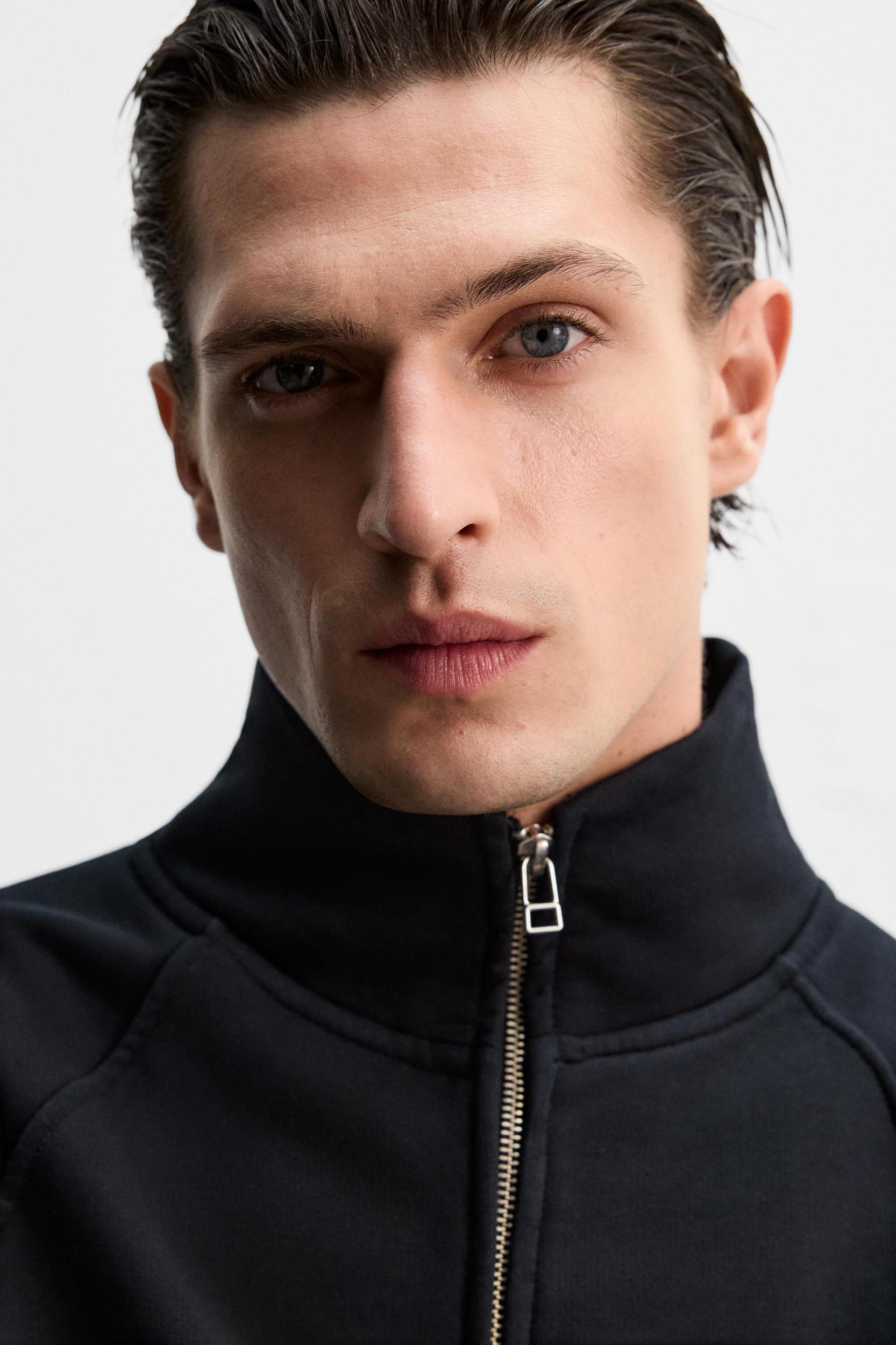 ZIPPERED HEAVY WEIGHT SWEATSHIRT Product Image