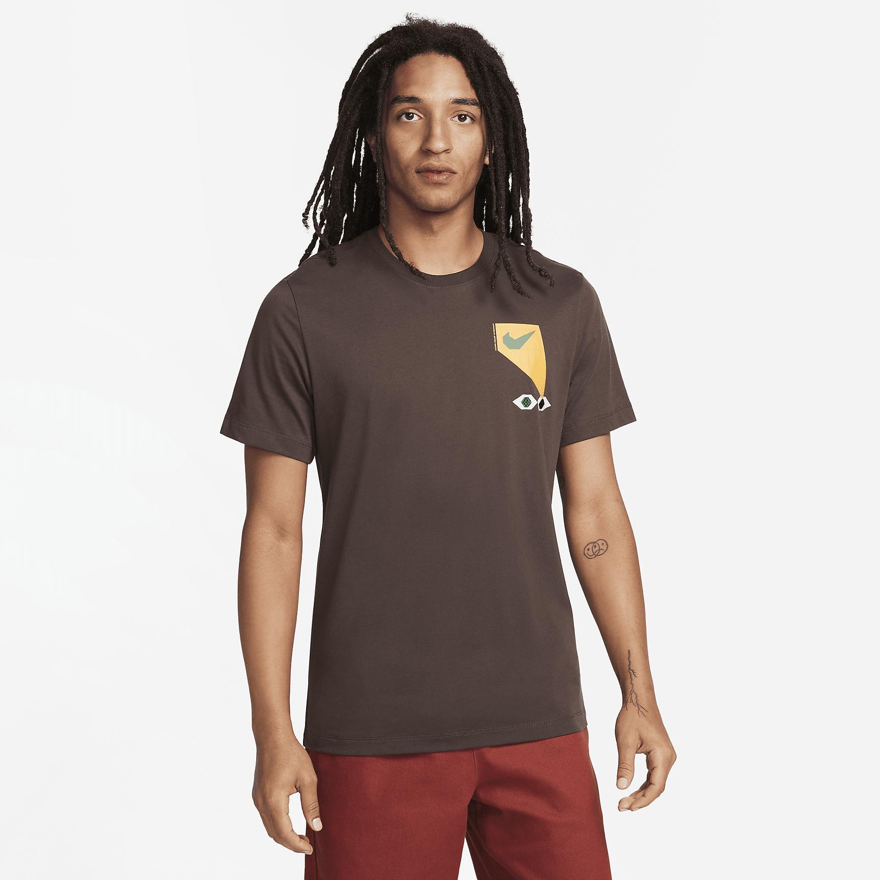 Nike Sportswear Men's T-Shirt Product Image