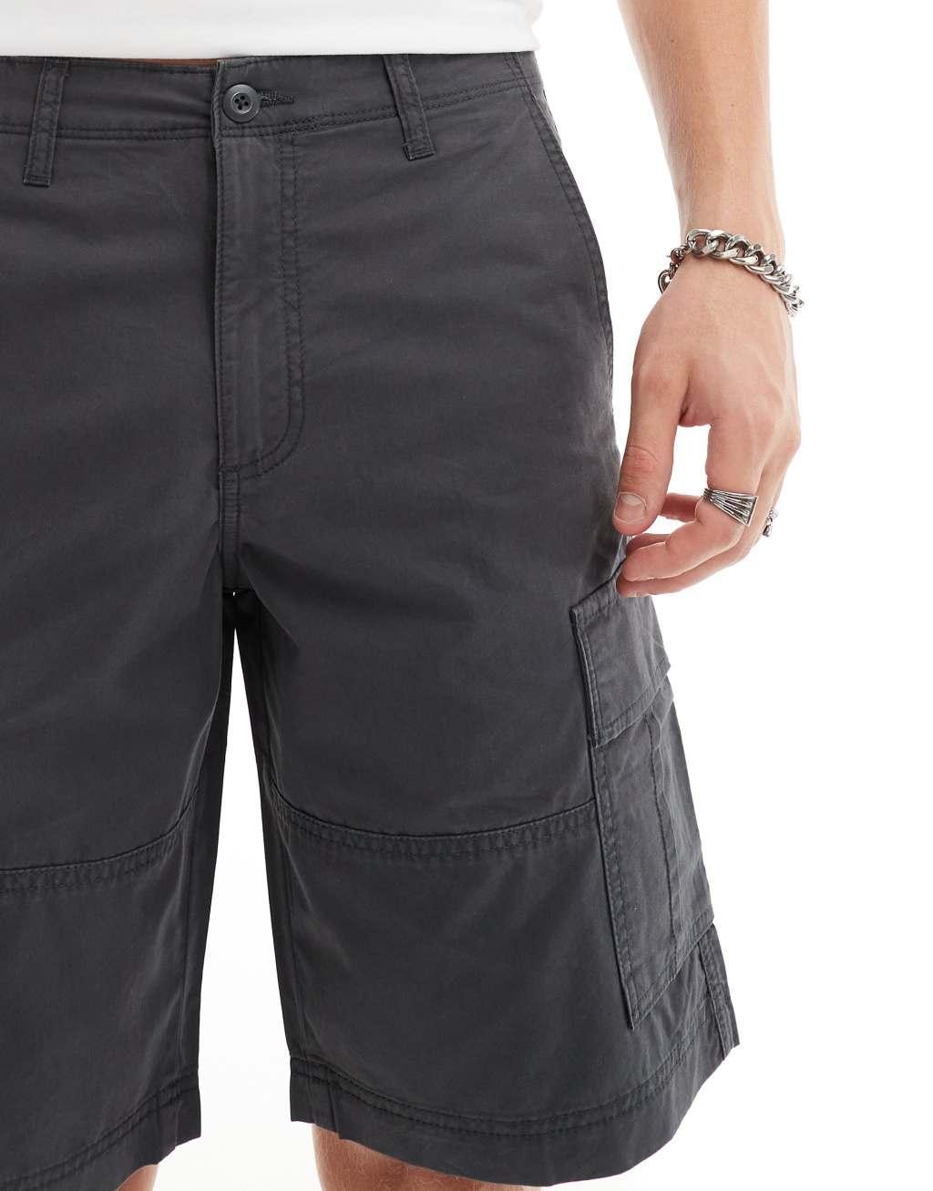 Jack & Jones cargo shorts in dark gray Product Image