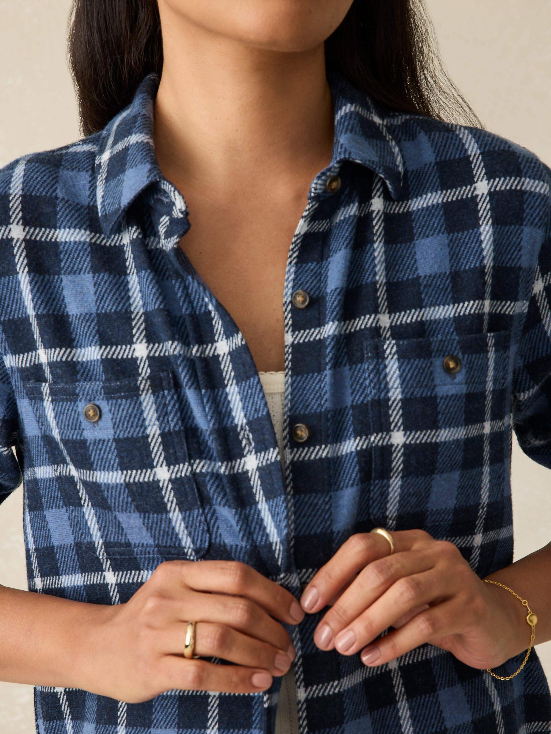 Legend™ Sweater Shirt - Blue Winds Female Product Image
