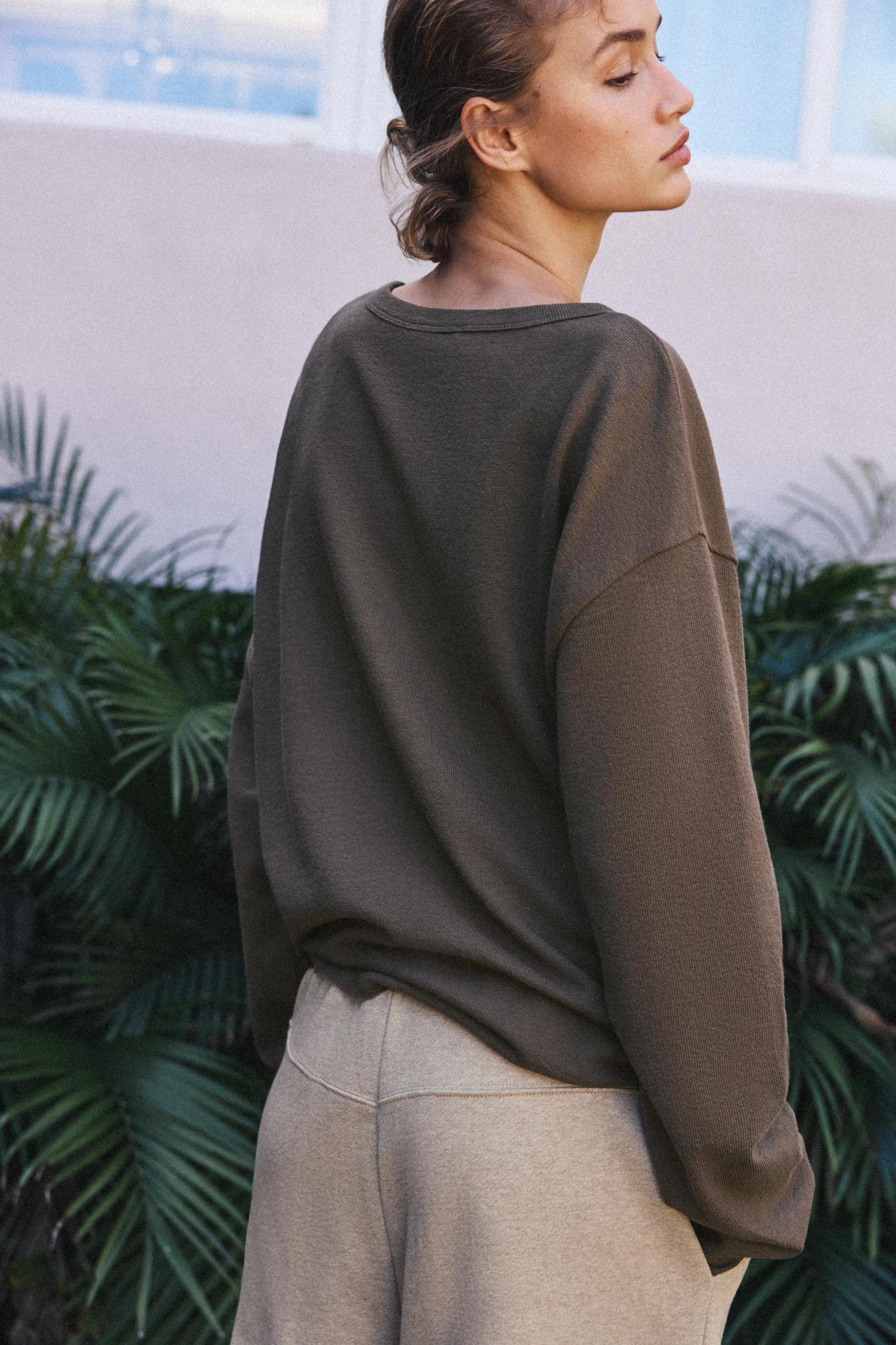 T-SHIRT WITH BUTTONS Product Image