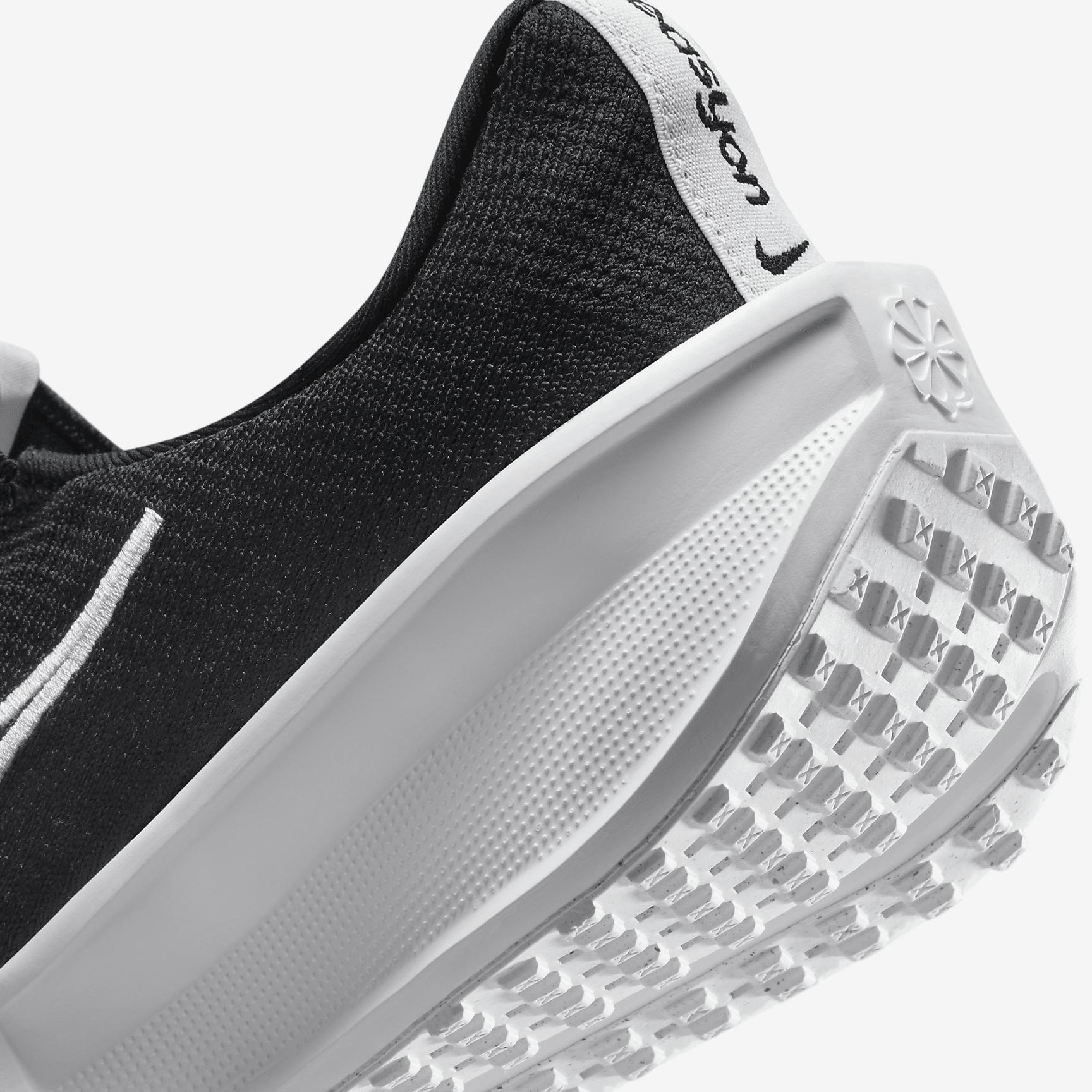 Nike Men's Interact Run EasyOn Road Running Shoes Product Image