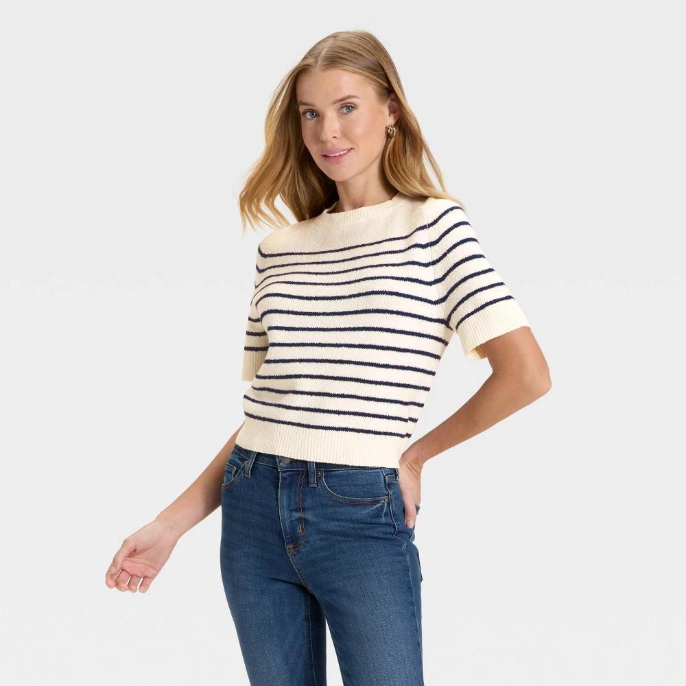 Women's Short Sleeve Crewneck Pullover Sweater - Universal Thread™ Product Image