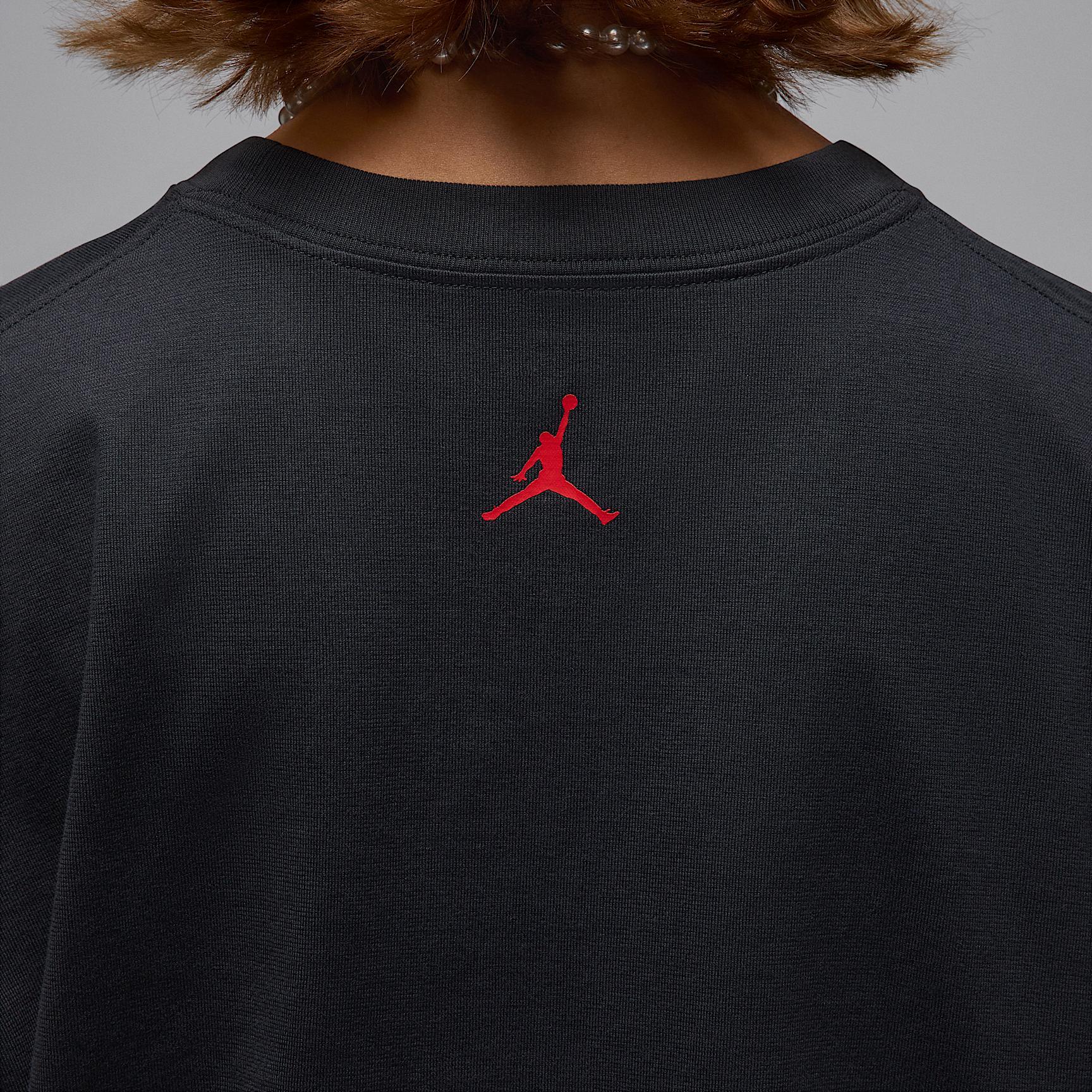 Women's Jordan Oversized Short-Sleeve Graphic T-Shirt Product Image