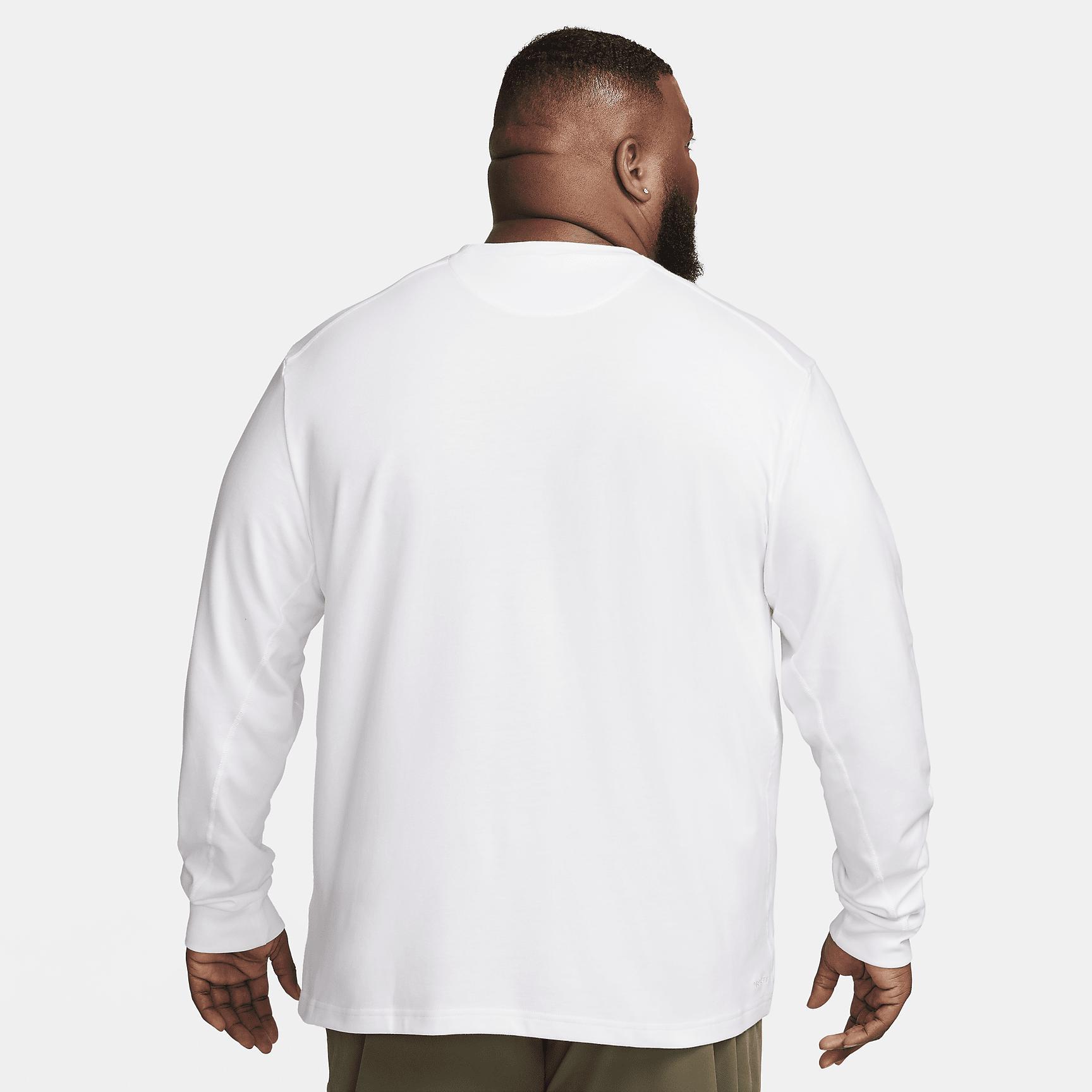 Nike Primary Men's Dri-FIT Long-Sleeve Versatile Top Product Image