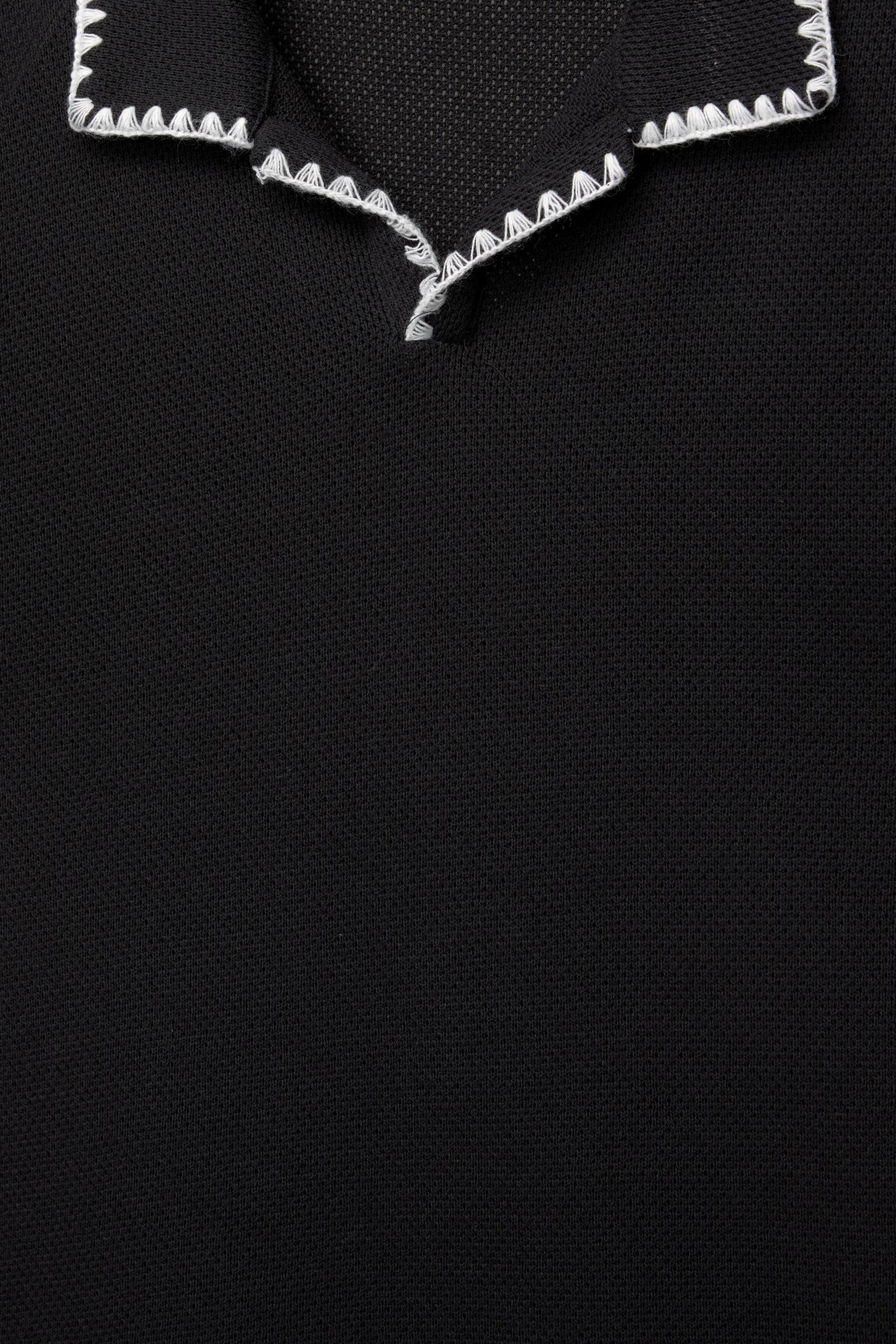 Textured polo shirt with contrast seams Product Image
