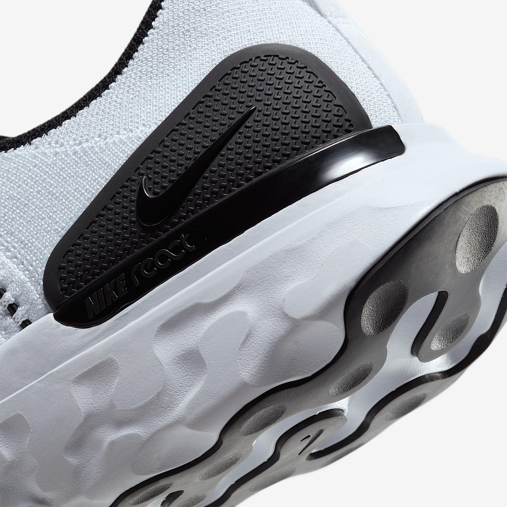 Nike Mens React Phantom Run Flyknit 2 Running Shoes in True White/Black/Pure Platinum Product Image