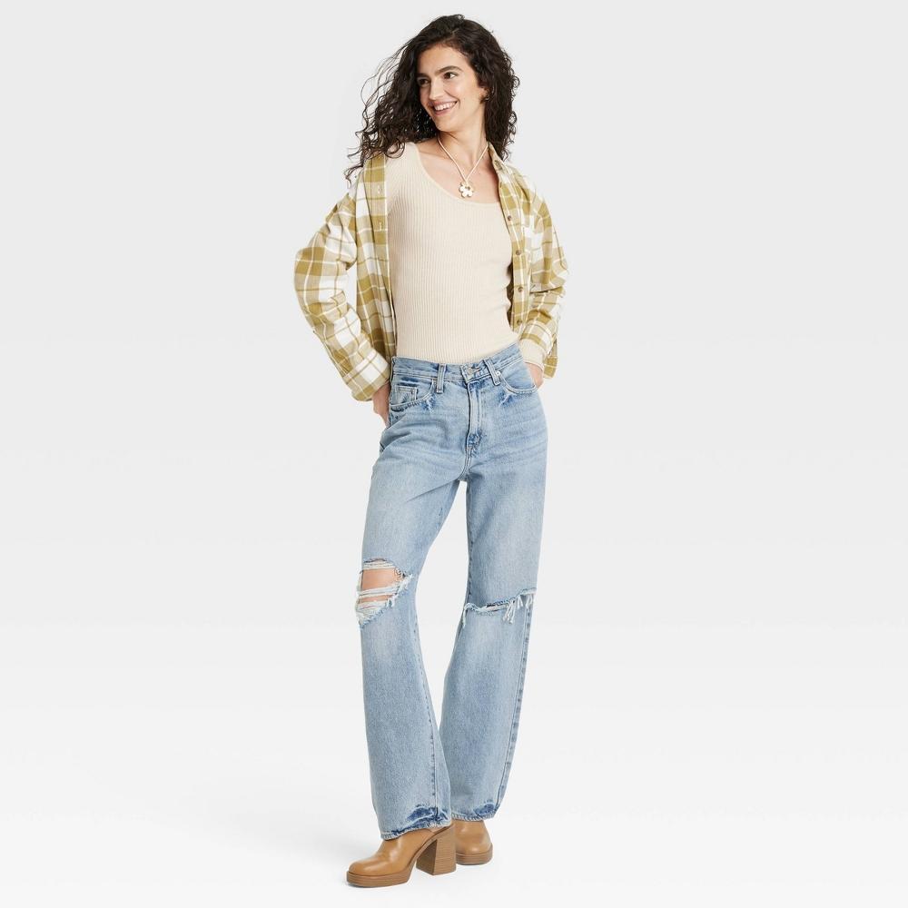 Womens Mid-Rise 90s Baggy Jeans - Universal Thread Medium Wash Destroy 00 Long Product Image