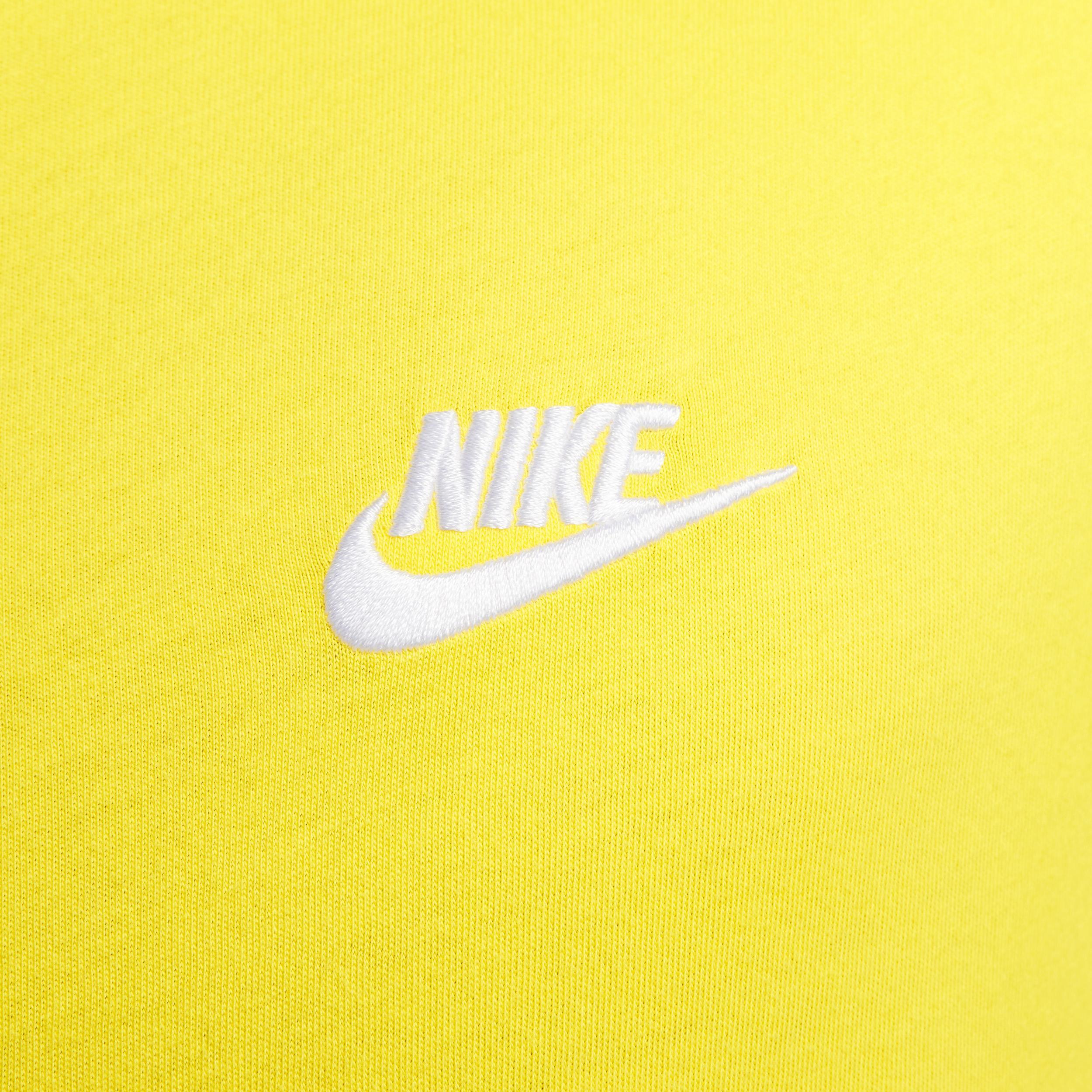 Nike Sportswear Club T-Shirt Product Image