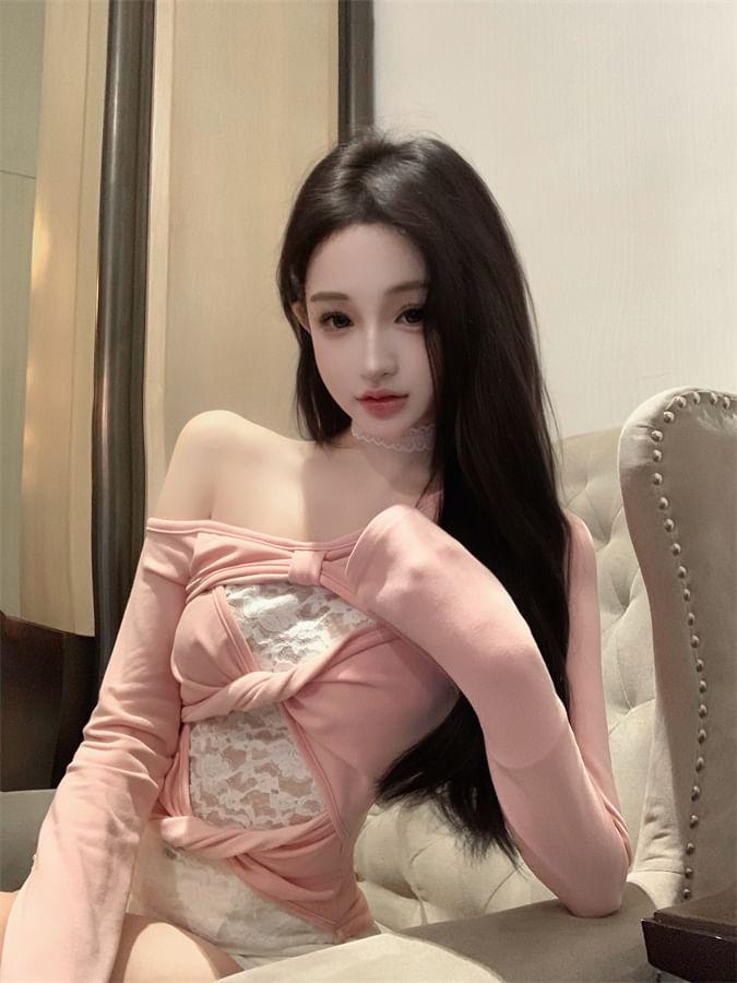 Long-Sleeve V-Neck Lace Panel Leaf Print Crop Top Product Image