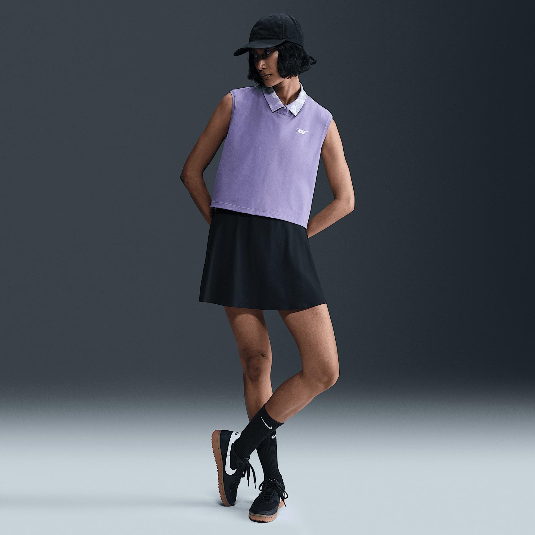 Nike Sportswear Club Women's Sleeveless Cropped Graphic T-Shirt Product Image