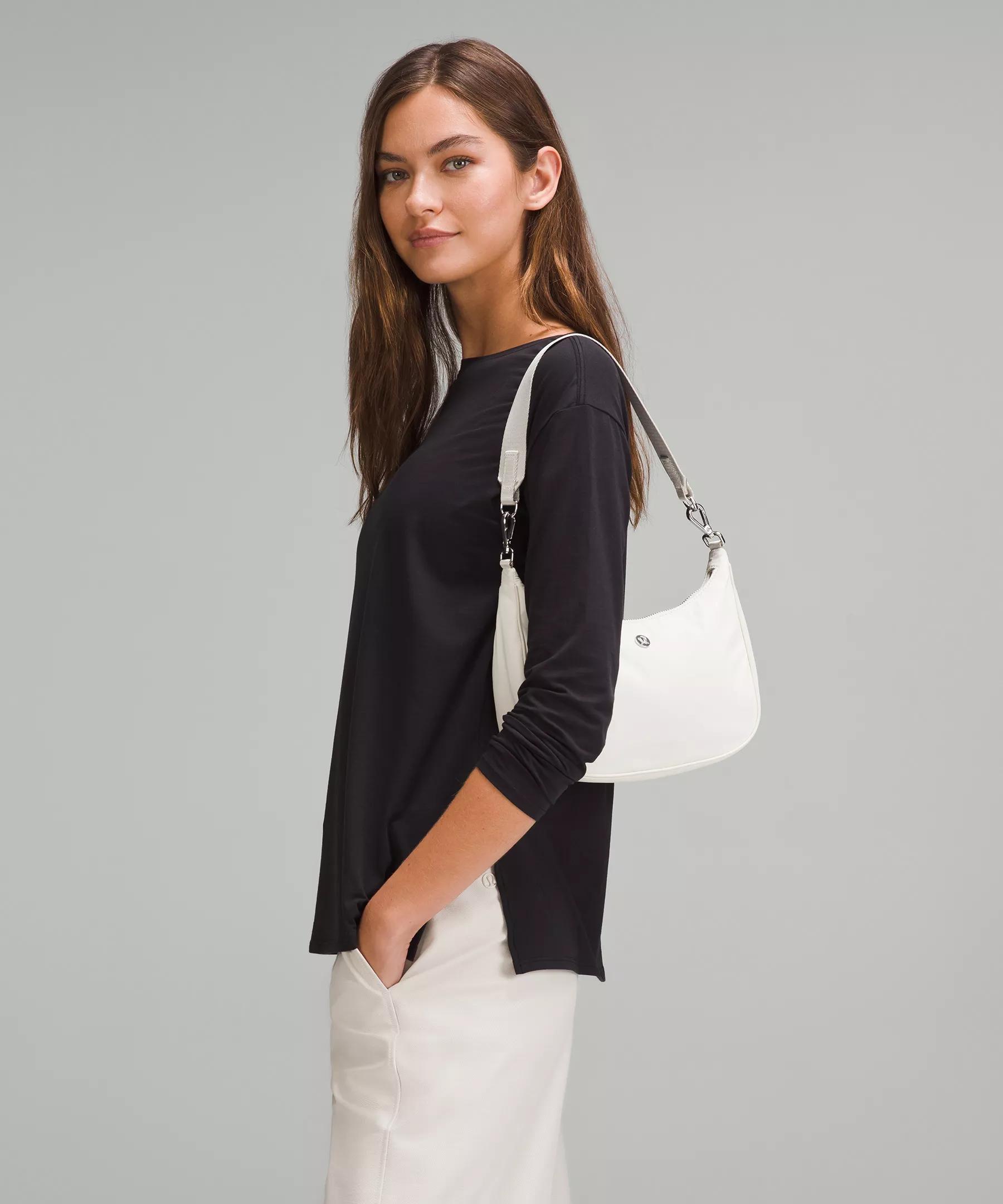 City Essentials Small Shoulder Bag 3L Product Image