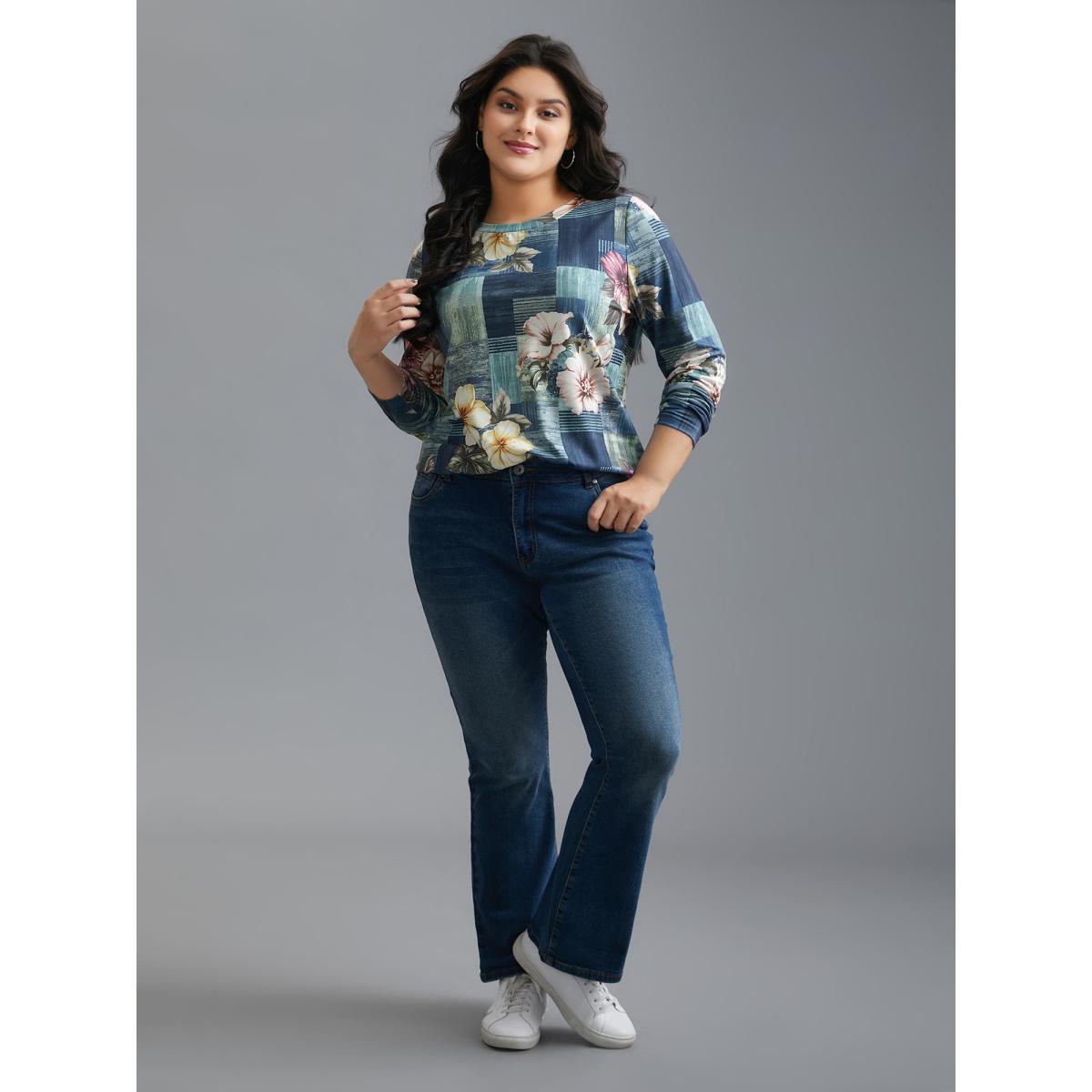 Plus Size Crew Neck Floral Curved Hem T-Shirt Multicolor Women Casual Non Natural Flowers Round Neck Everyday T-shirts BloomChic 22-24/3X Product Image