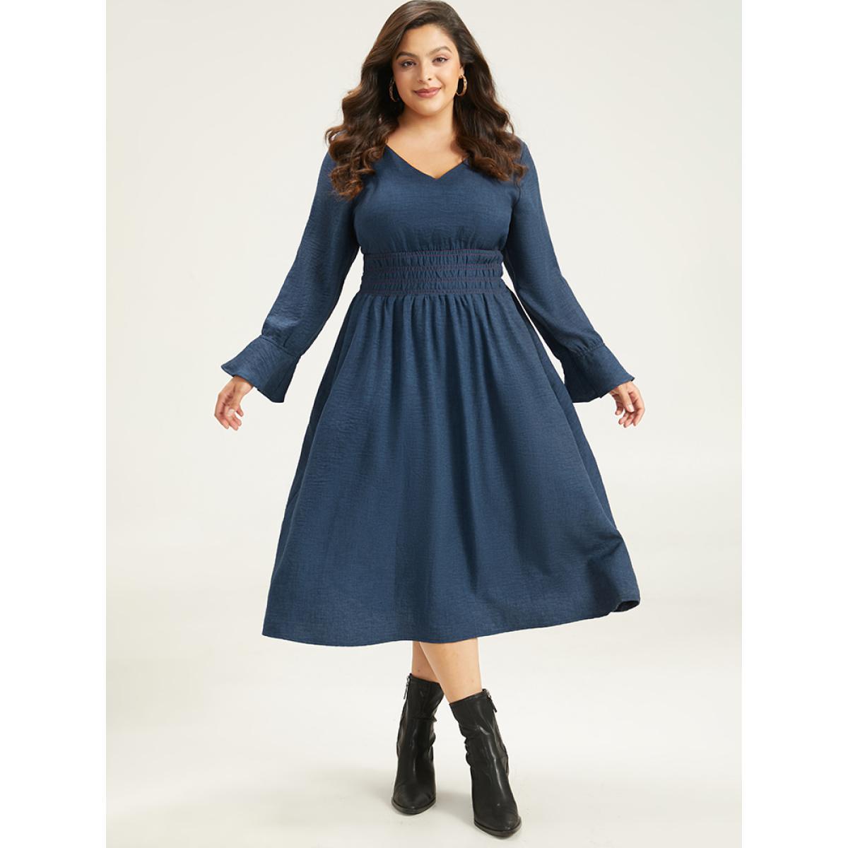 Plus Size Plain Shirred Patchwork Gathered Dress Indigo Women Casual Elastic cuffs V-neck Long Sleeve Curvy Midi Dress BloomChic 22-24/3X Product Image