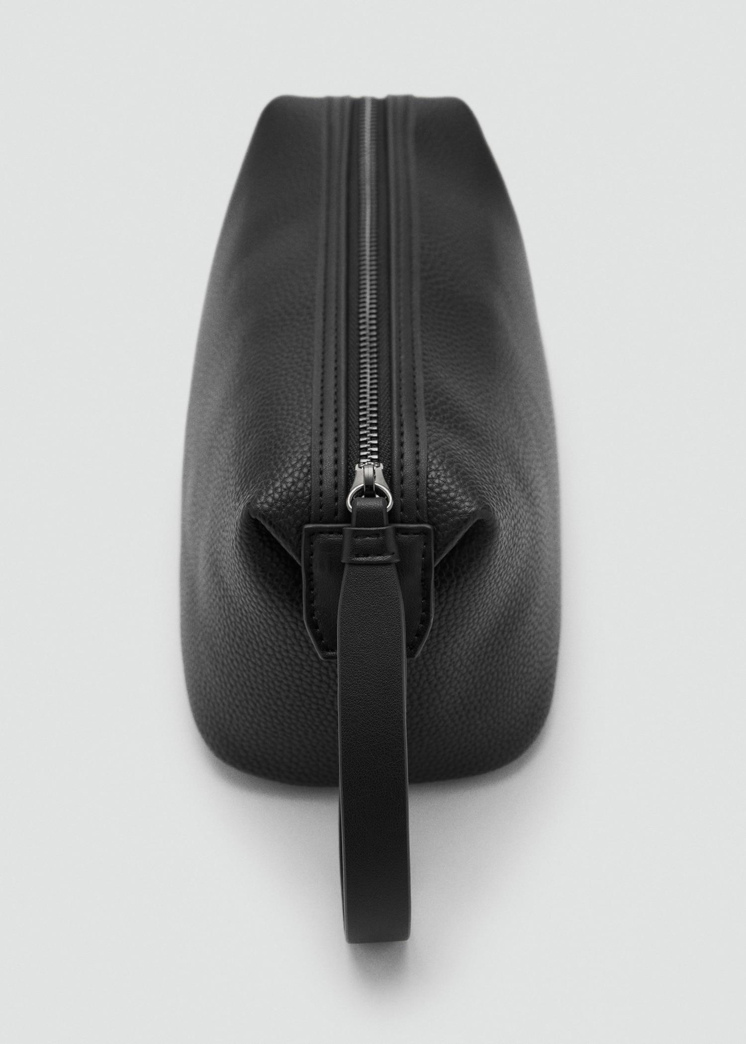 Contrast-strap pebbled cosmetic bag - Men | MANGO USA Product Image