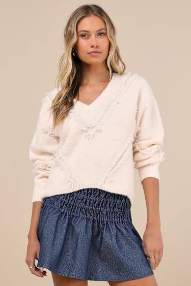 Trendy Warmth Cream Fringe V-Neck Pullover Sweater Product Image