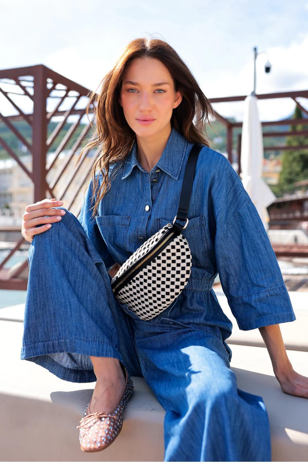 Val Sling Bag Product Image