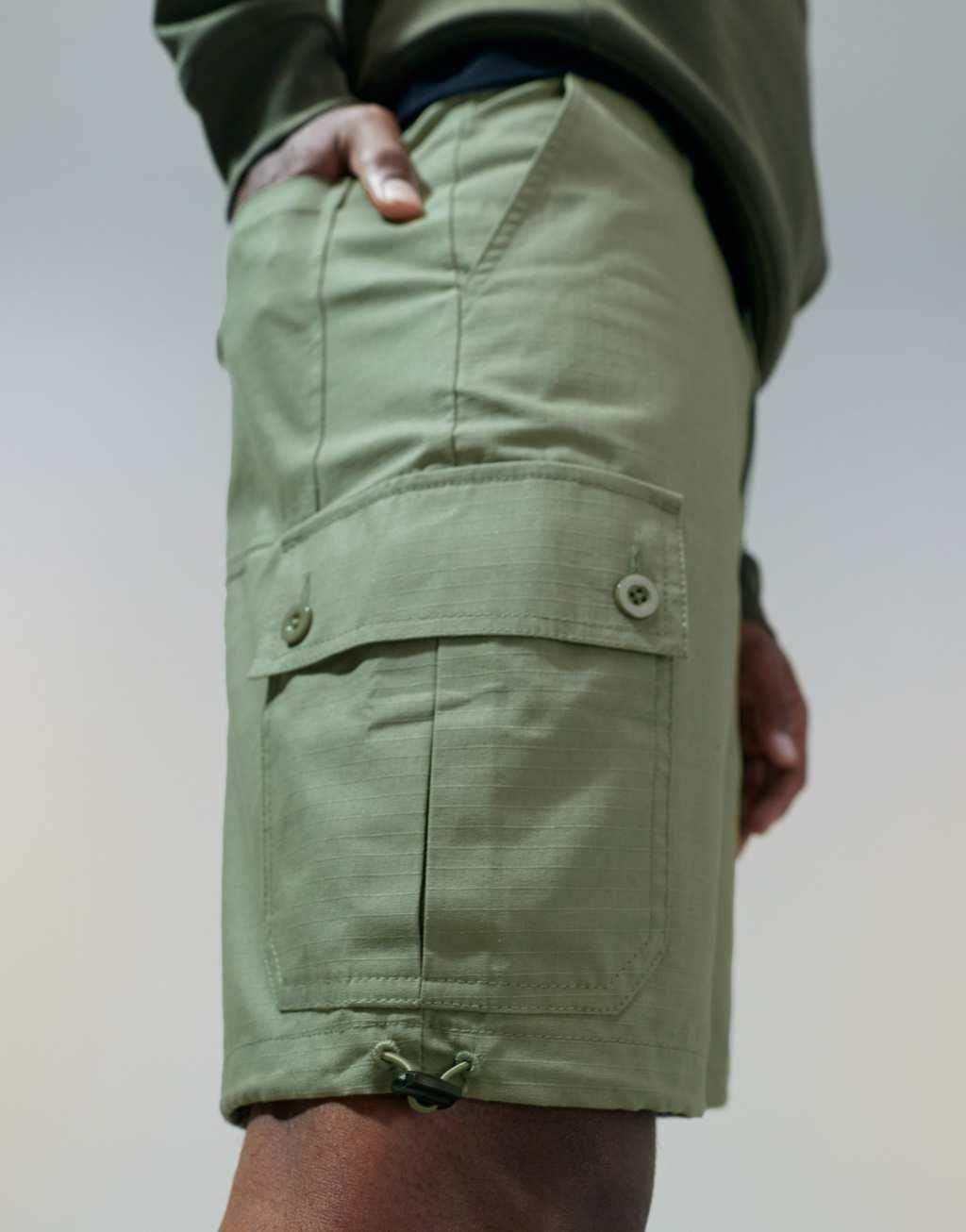 ASOS DESIGN slim cargo shorts in khaki Product Image