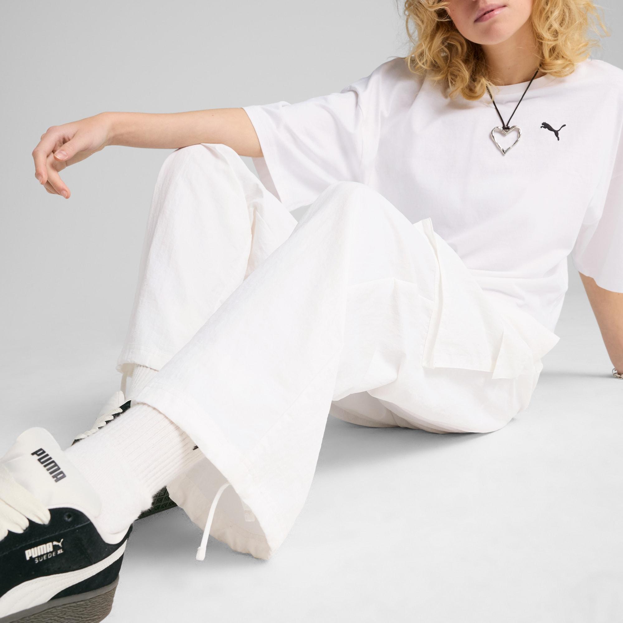 Wardrobe Essentials Women's Relaxed Woven Cargo Pants Product Image