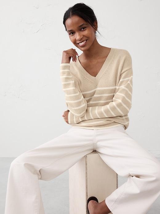 V-Neck Pullover Product Image