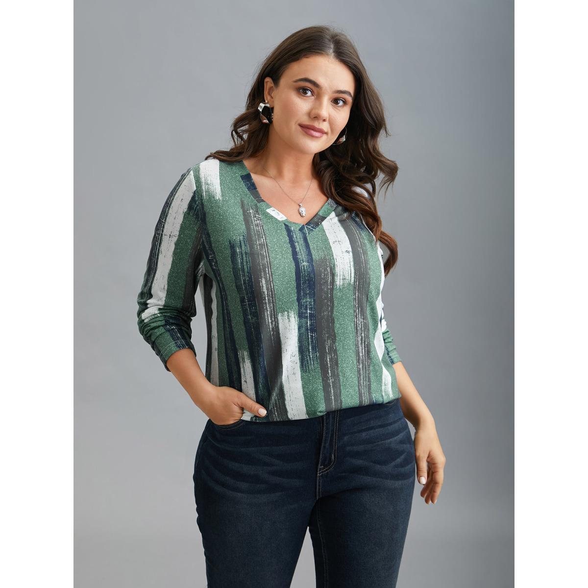 Plus Size Abstract Print V-Neck Fitted T-Shirt Multicolor Women Casual Contrast V-neck Everyday T-shirts BloomChic 26/4X Product Image