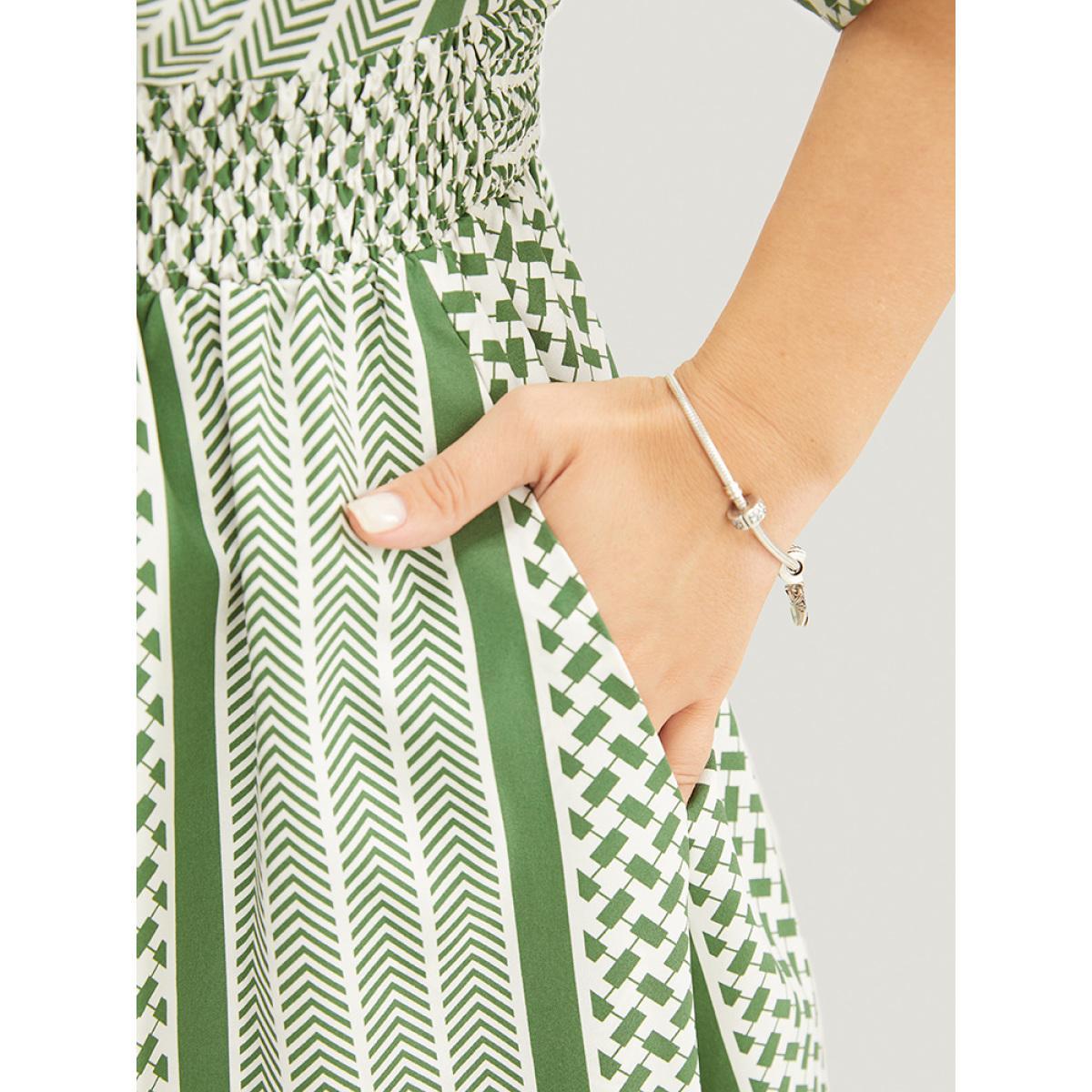 Plus Size Geometric Contrast Wrap Pocket Shirred Split Dress Green Women Vacation Pocket V-neck Short sleeve Curvy Midi Dress BloomChic 30/6X Product Image